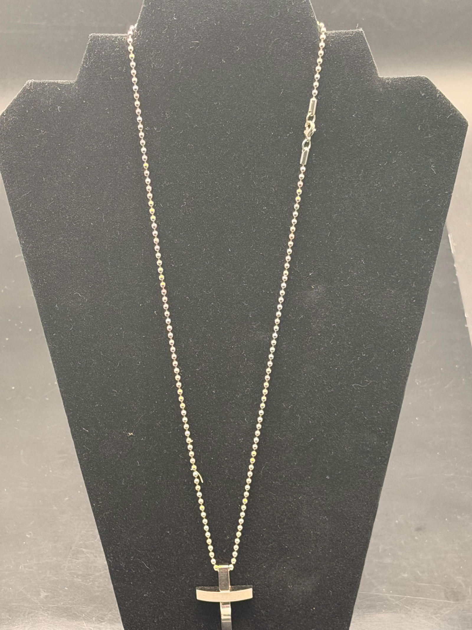 Modern Men’s Stainless Steel Cross Necklace – Polished Silver Pendant with Ball Chain: Sleek and minimalist stainless steel necklace featuring a contemporary cross pendant with a layered bar design. The polished silver finish gives it a bold yet clean masculine look. Comes on a durable