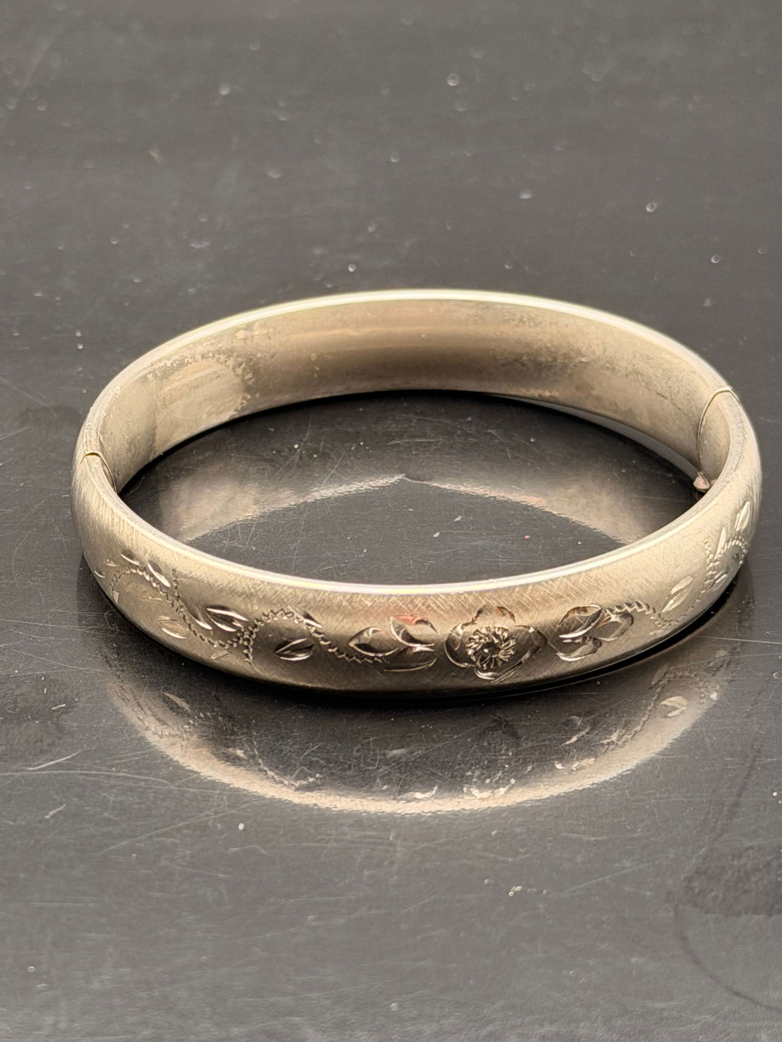 Vintage Sterling Silver Floral Engraved Bangle Bracelet – 18g, Etched Leaf Design (1 of 6)