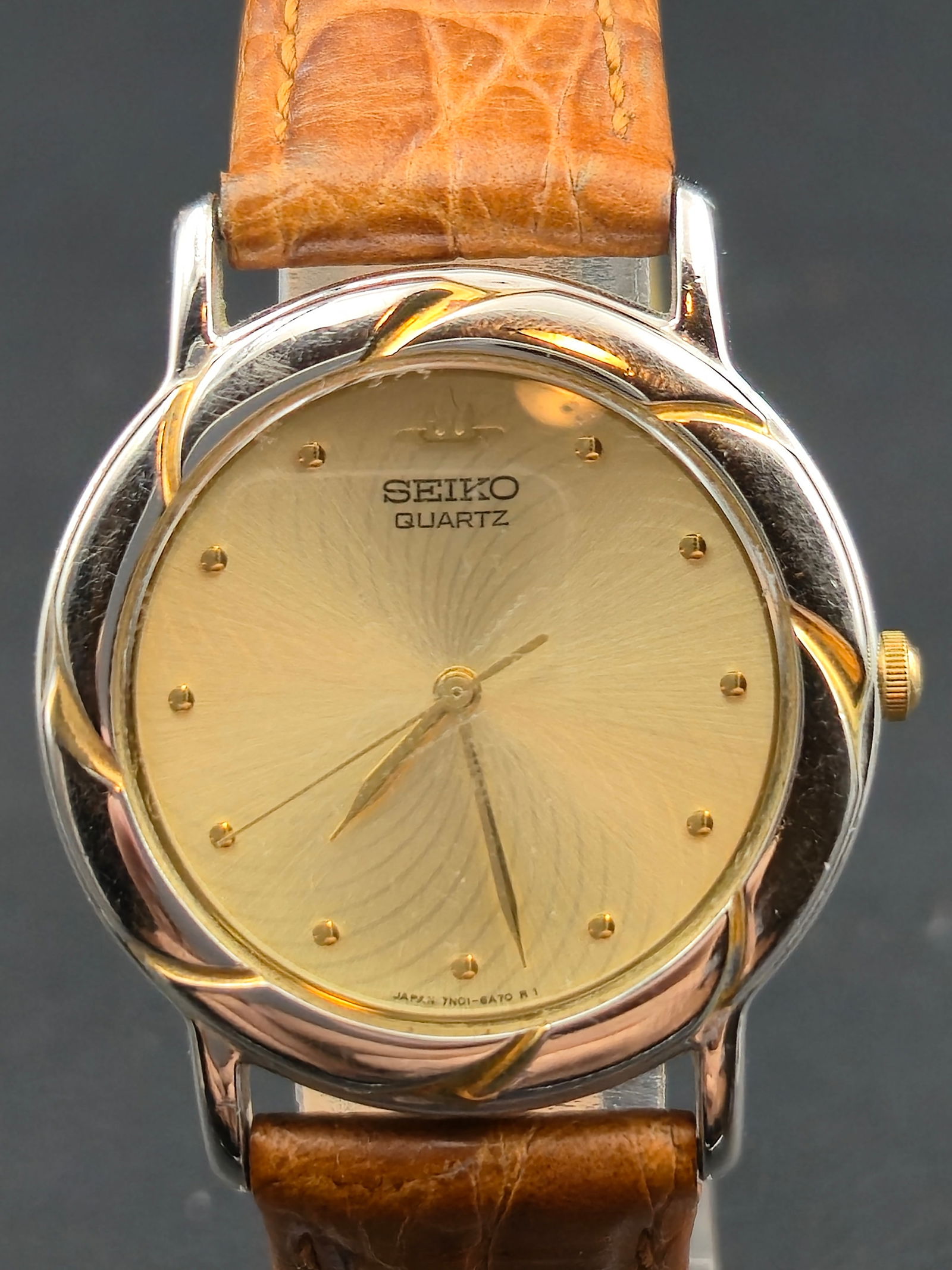 Seiko Galaxy 7N01 Quartz 32 mm Two-Tone Watch, Gold Dial, Leather Band, New Battery, 1990s: refined Seiko Galaxy quartz wristwatch from the 1990s featuring a distinctive two-tone case and elegant gold-tone swirl-pattern dial. The minimalist design includes applied gold dot hour markers and s