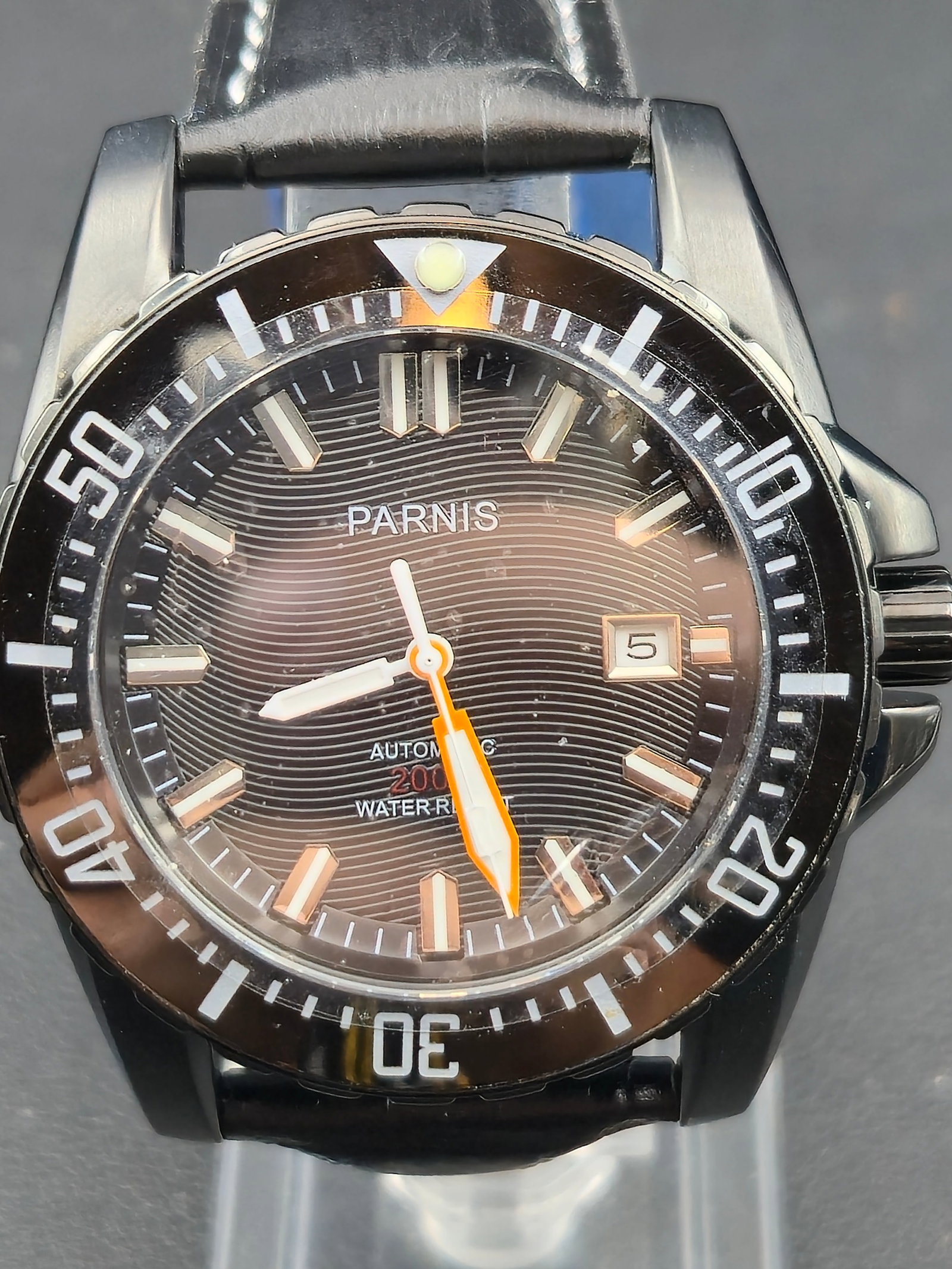 Parnis PA6007 Automatic Diver 46mm Black and Orange Stainless Steel NOS: New old stock NOS Parnis automatic divers watch featuring a 46 millimeter stainless steel case with black coating and a textured black dial accented with orange luminous markers and hands. The watch i