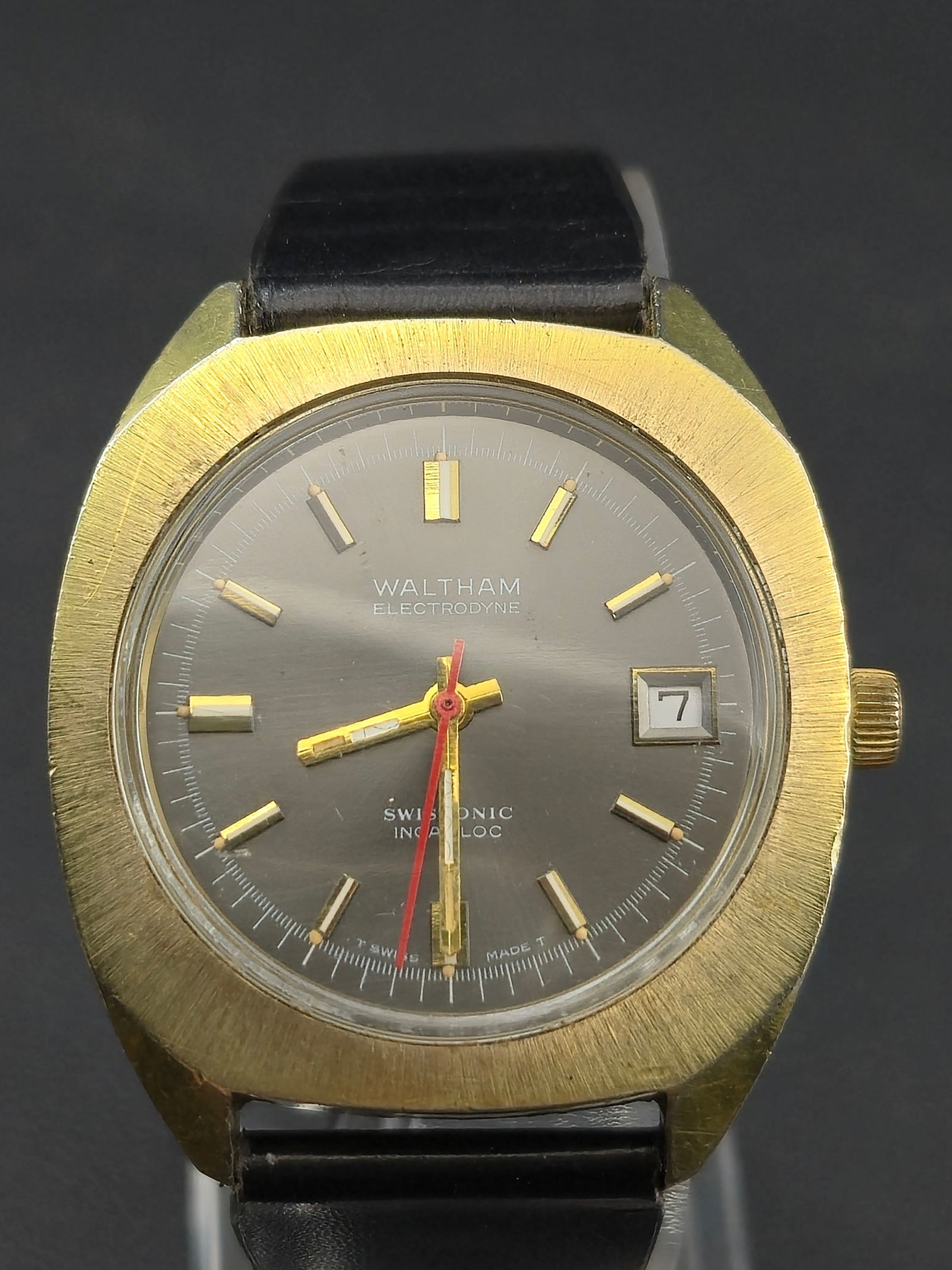 Waltham Swissonic Electrodyne Date Watch Gold-Tone 38 mm New Battery (c. 1970s) (1 of 11)