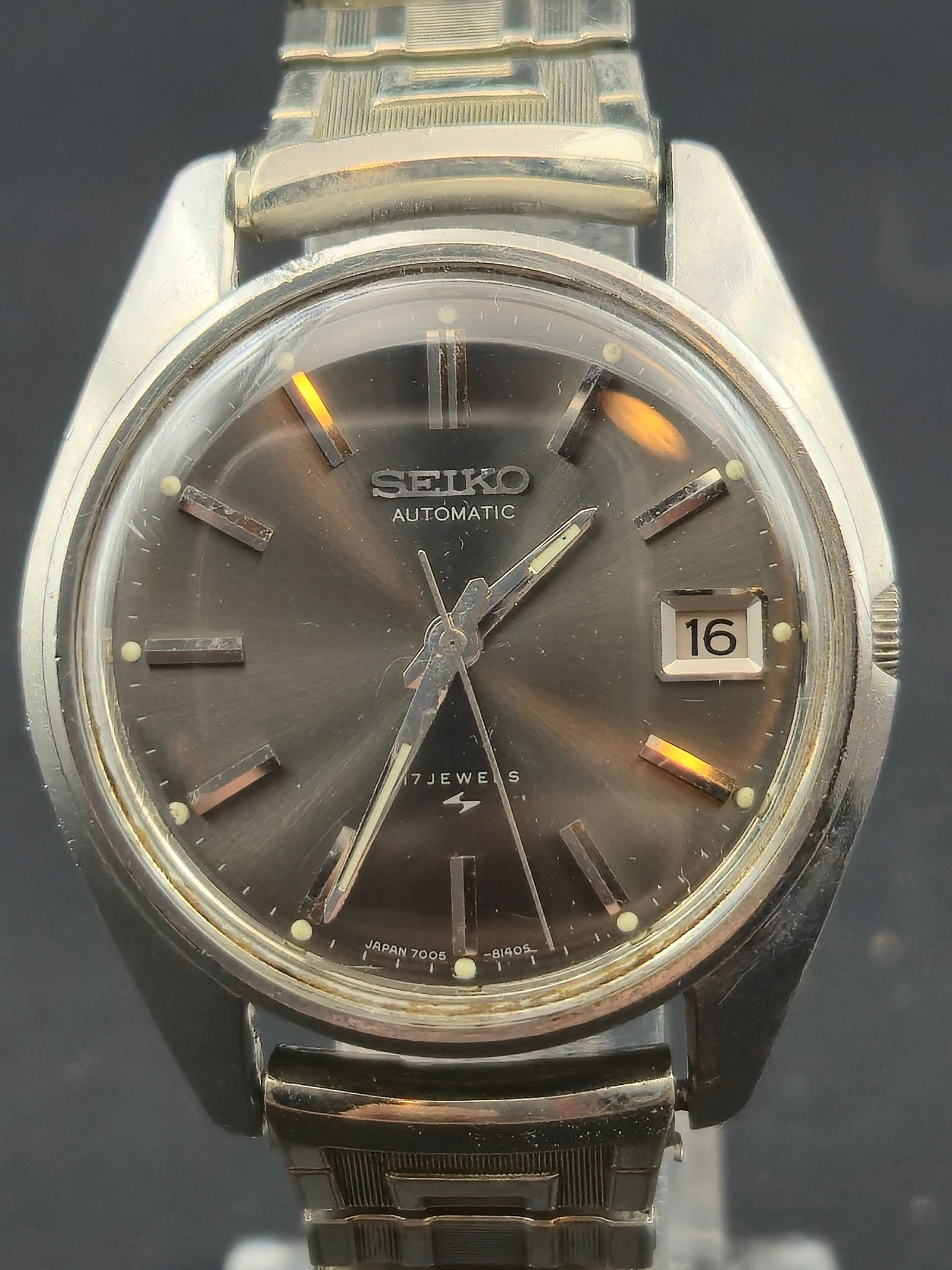 Seiko 7005-8022 36 mm Automatic 17J Silver Sunburst Dial w/ 1/20 10K WGF Band – Runs (1 of 9)