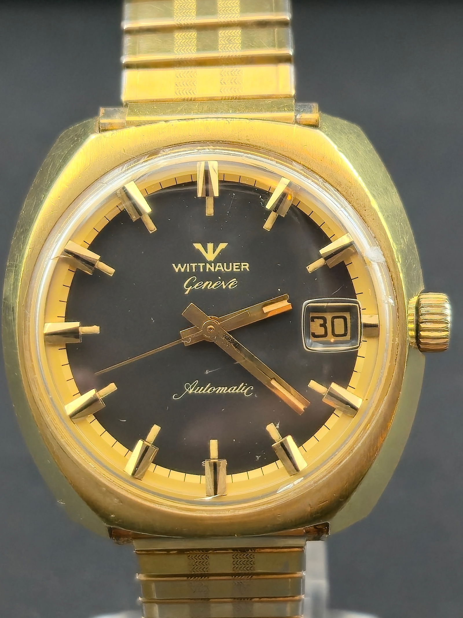 Wittnauer Genève Automatic Gold-Tone 36 mm Wristwatch (c.1970s, 17J) – “Golden Date” (1 of 11)