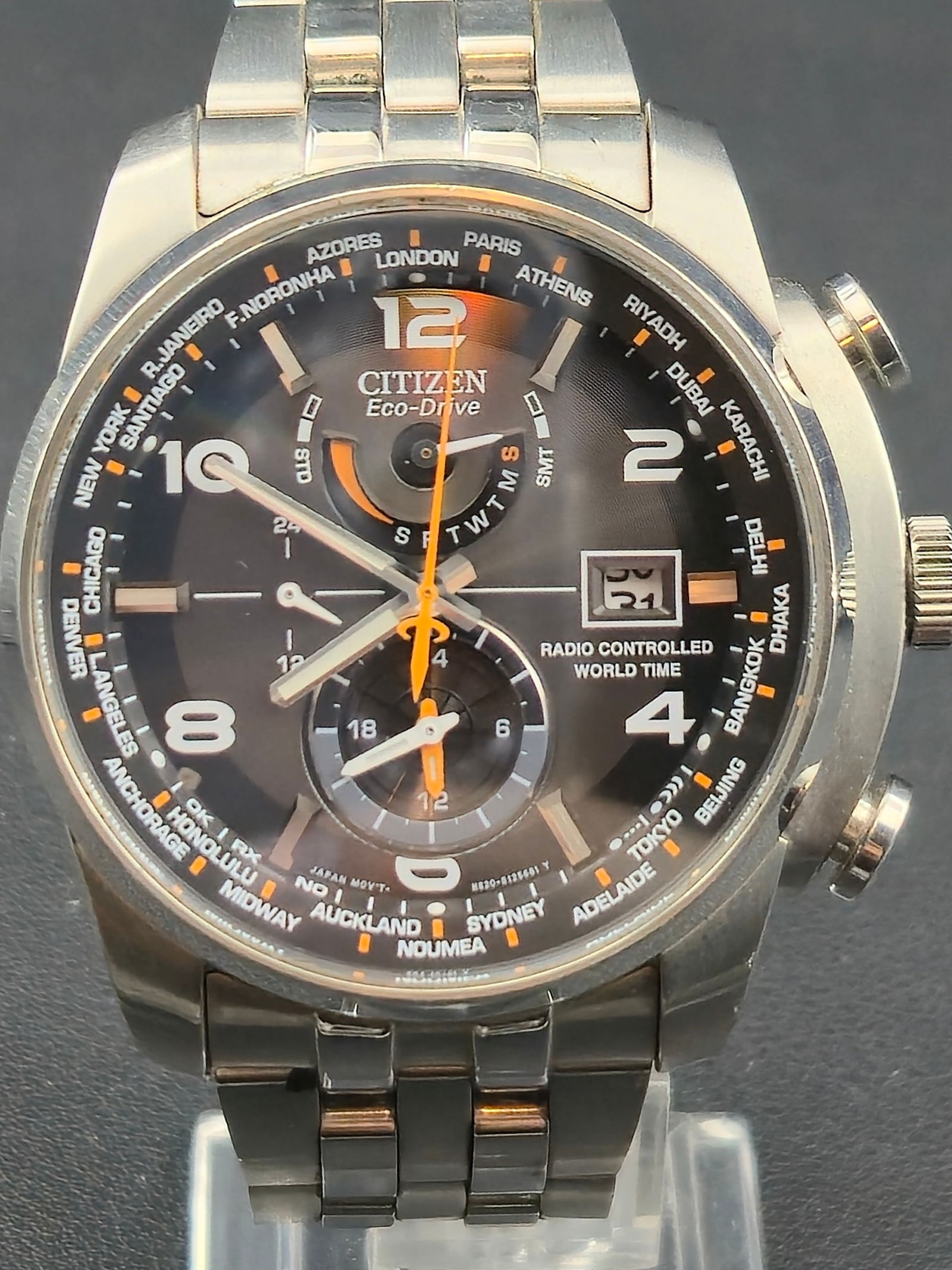 Citizen Eco-Drive Radio Controlled World Time Chronograph (H820, 46 mm) (1 of 9)