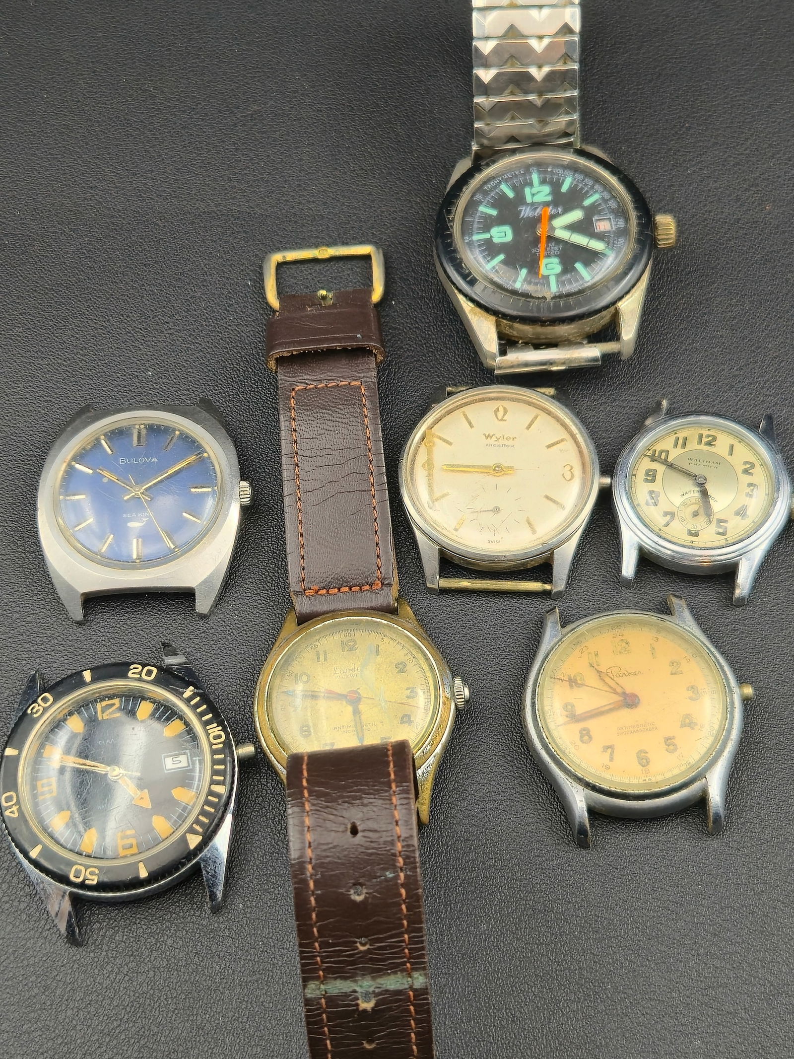 Lot of 7 Vintage Watches – Bulova Sea King, Timex Diver, Webster Diver, Wyler, Waltham, Parker,: A mixed lot of seven vintage men’s wristwatches spanning the 1940s through 1970s, including mechanical and early diver-style models. Brands include Bulova, Timex, Webster, Wyler, Waltham, Parker, an