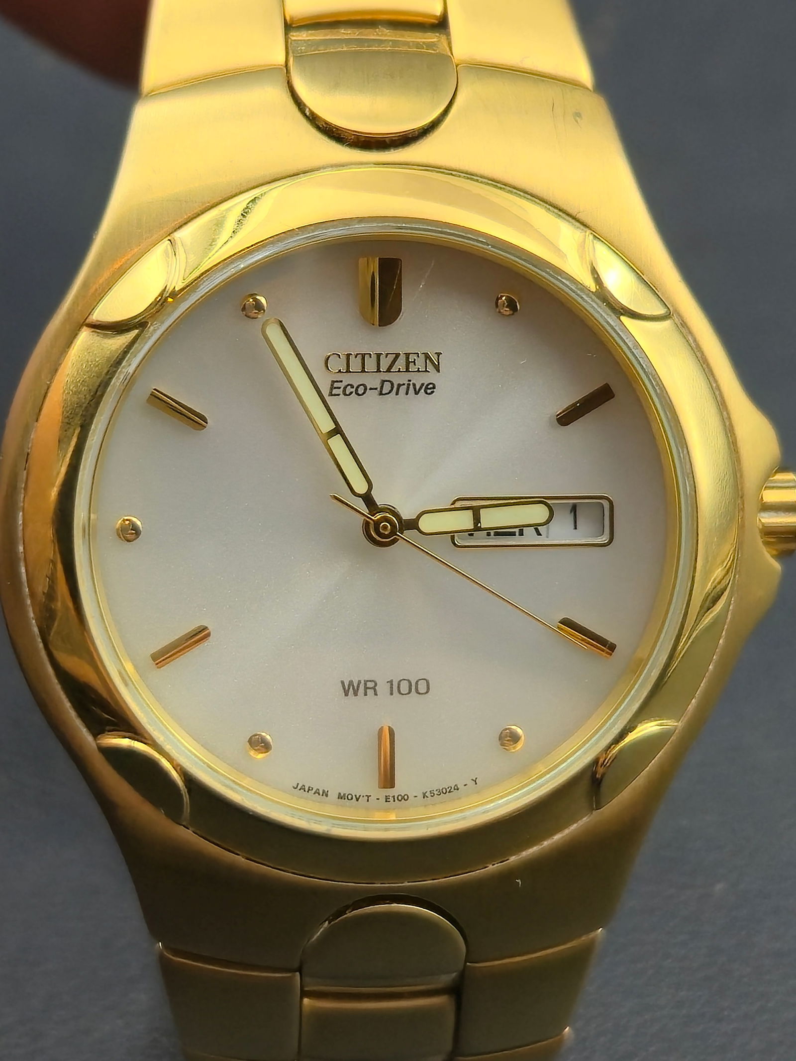 2007 Citizen Eco-Drive E100 37mm Gold-Tone “White Pearl Dress” WR100 – Mint Condition – (1 of 8)