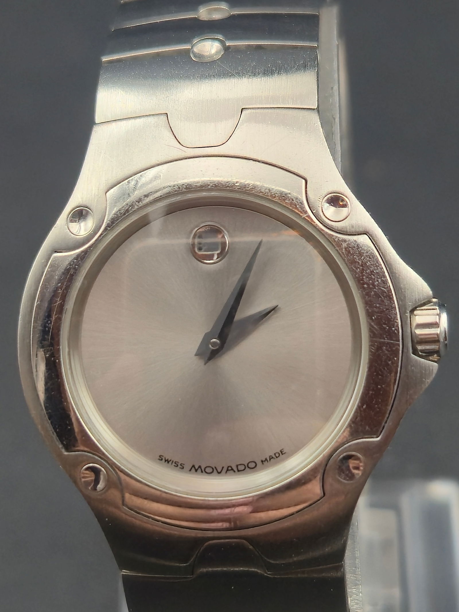 1990s Movado Sports Edition SE 27mm Stainless Steel Quartz Watch – New Battery, Running: A sleek Movado Sports Edition (SE) wristwatch from the 1990s featuring the classic minimalist Movado style with a silver sunburst Museum dial and integrated stainless-steel bracelet. This 27mm stainle