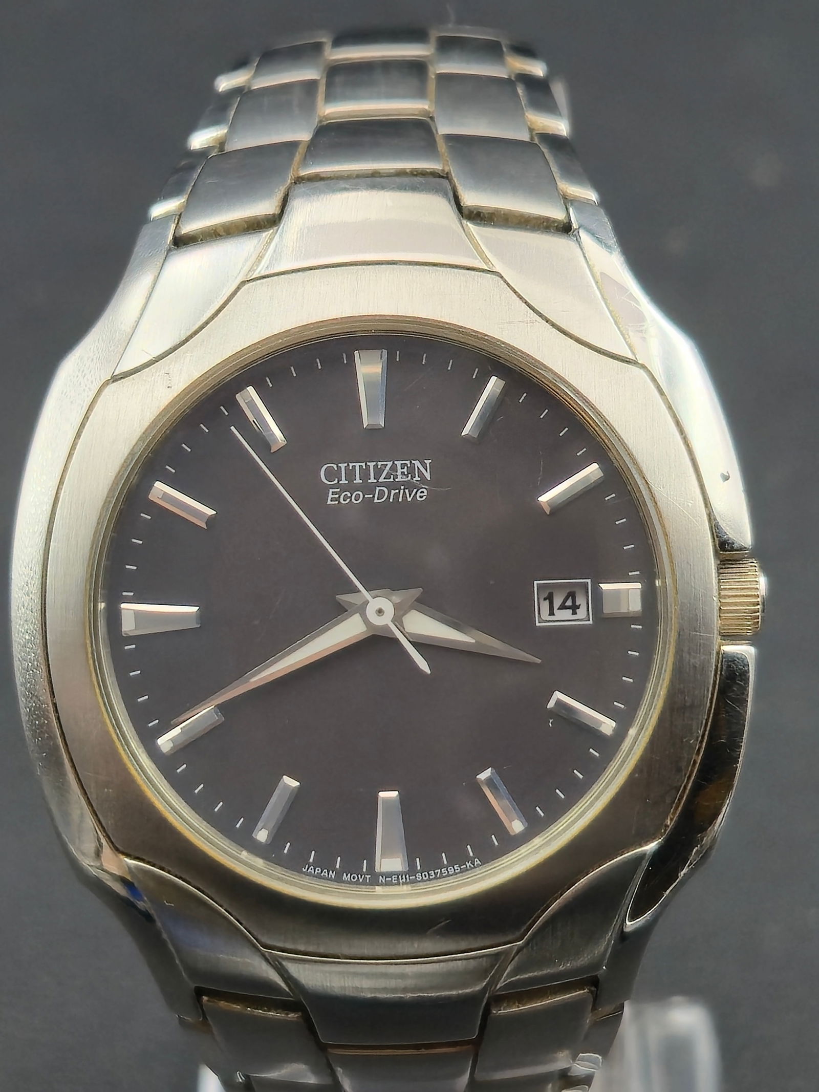 Citizen Eco-Drive E111 38mm Stainless Steel Date Watch – Running and Keeping Time – (1 of 6)