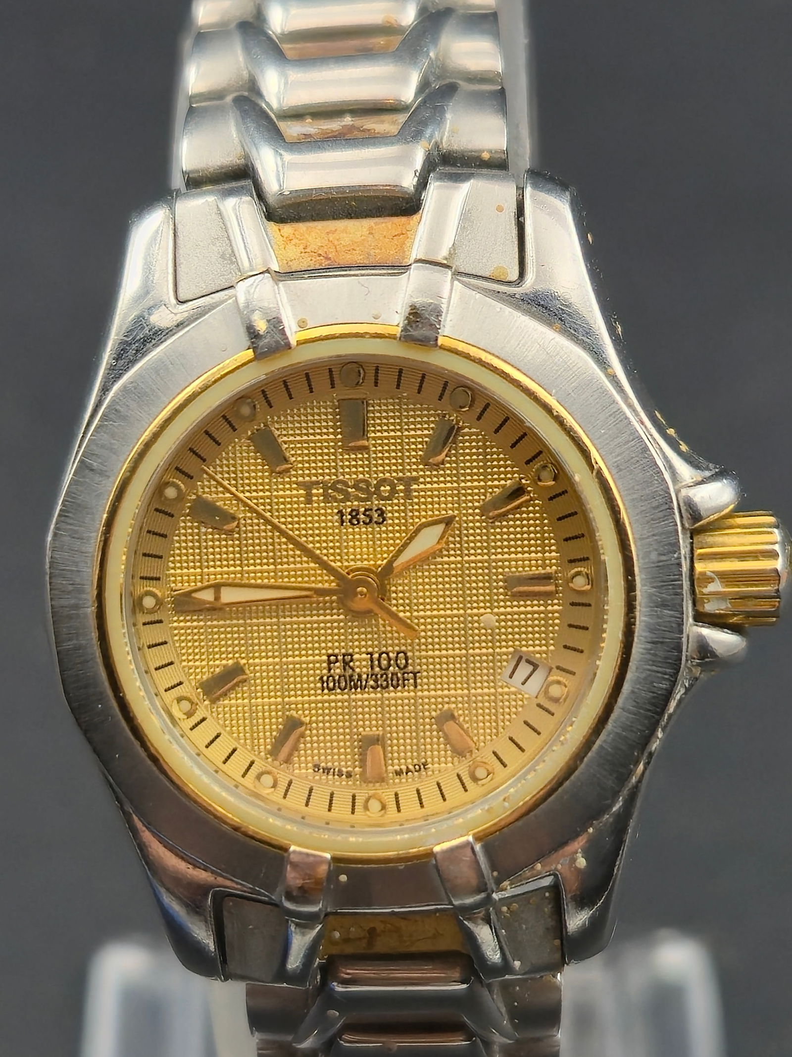 1998 Tissot PR100 Two-Tone 25mm Ladies Stainless Watch – New Battery – Running: Late-1990s Tissot PR 100 ladies’ wristwatch featuring a two-tone stainless steel design with gold-tone accents and a textured gold dial. The watch is running with a new battery installed. Original t
