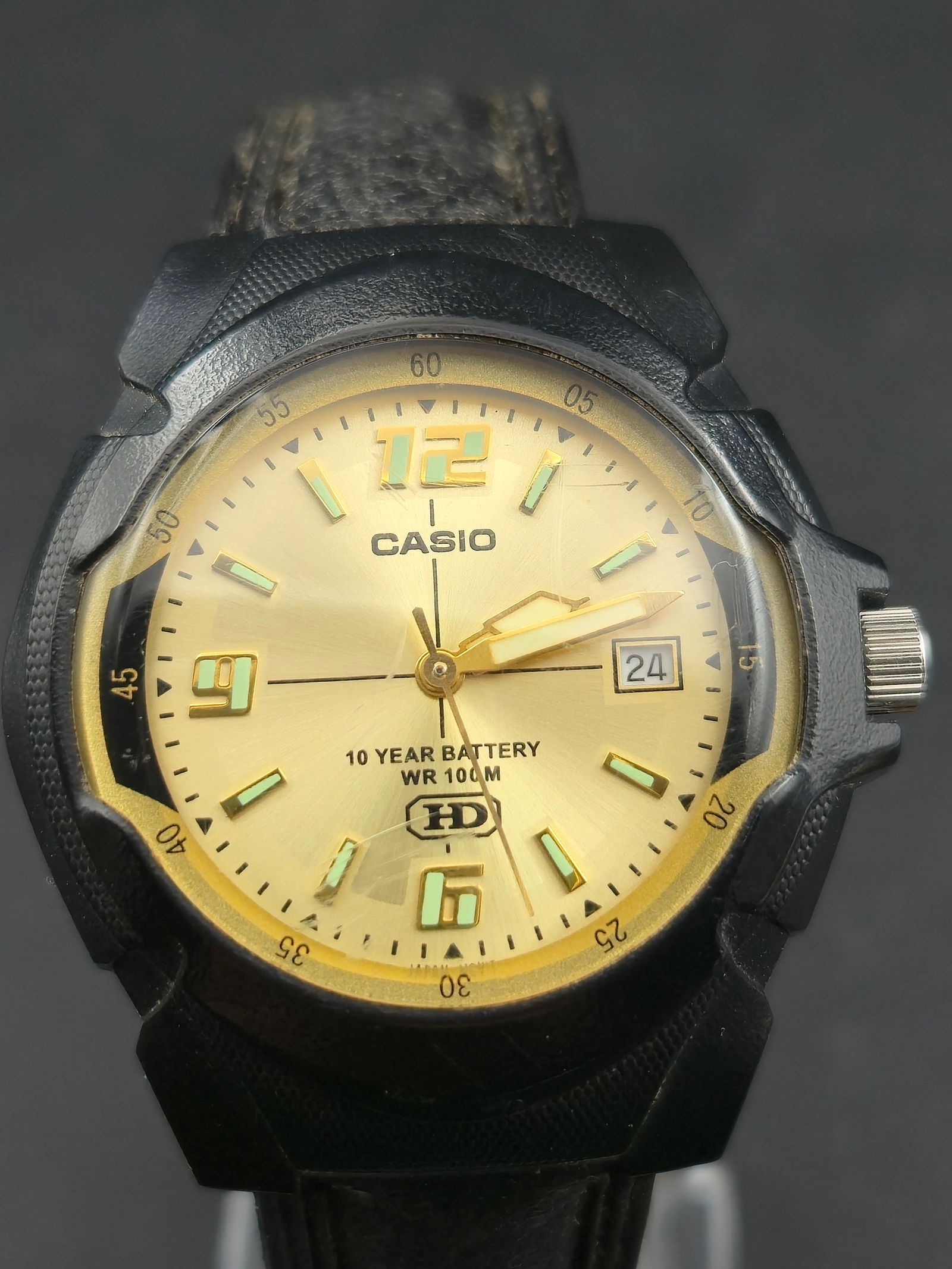 Casio MW-600 HD 41 mm Gold Dial 10 Year Battery 100 M Water Resistant Japan Quartz New Battery (1 of 7)
