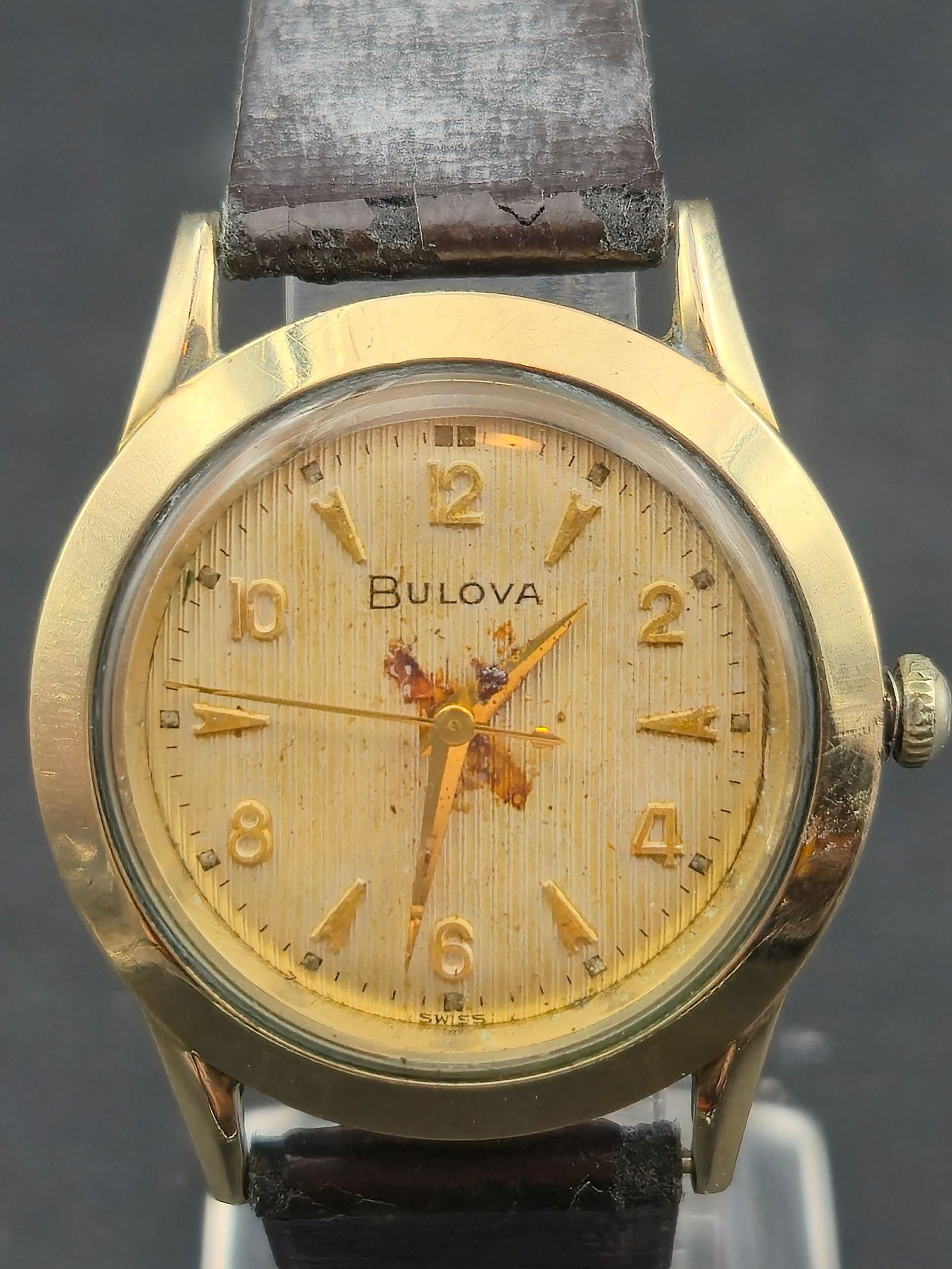 1958 Bulova 10K RGP 34 mm 17J 11ACC “Sunburst Dial” Vintage Dress Watch: Vintage 1958 Bulova wristwatch featuring a 10K rolled gold plate bezel with stainless steel back and the Bulova 11ACC movement with 17 jewels. Original vertical-textured sunburst dial with applied num