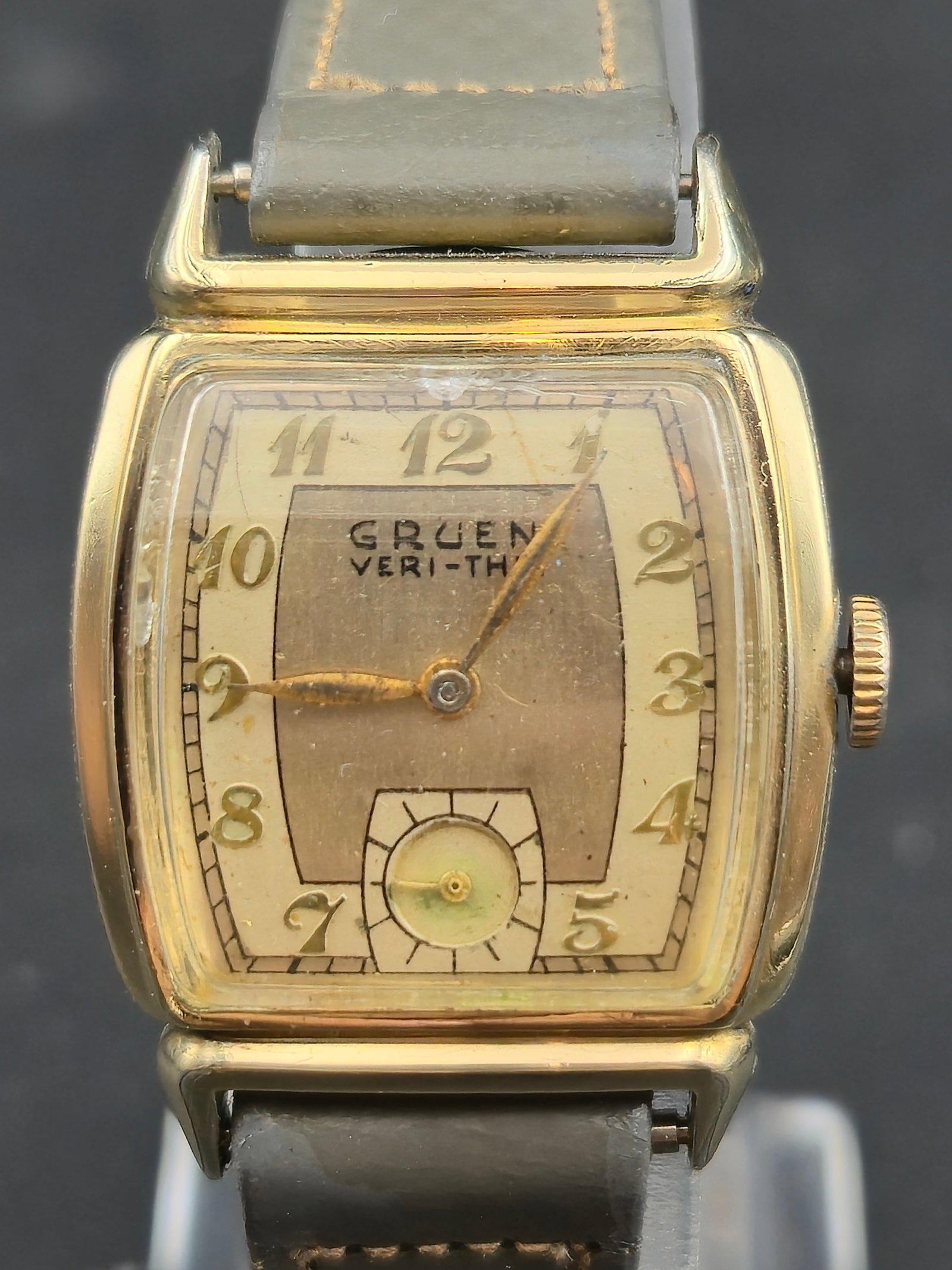 1940s Gruen Veri-Thin 10K GF Tank 26 mm 17J “Veri-Thin Precision” Vintage: Vintage 1940s Gruen Veri-Thin wristwatch with a 10K gold-filled bezel and base metal back, housing the Gruen Precision Veri-Thin movement with 17 jewels. Features the original two-tone dial with appli