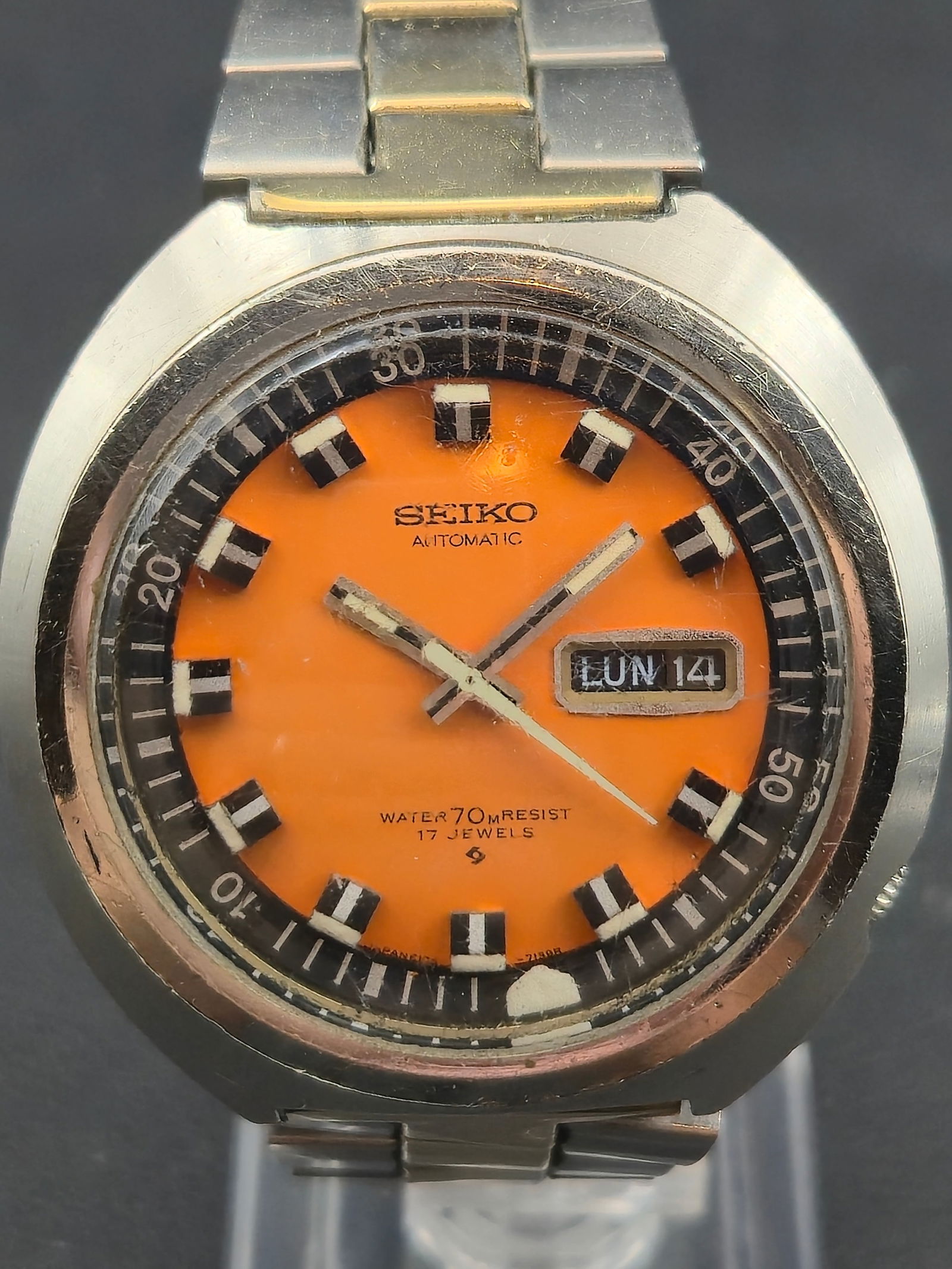Seiko 6106-7107 “Orange Dial Sports Diver” Automatic 43mm – 1970 – Runs: This 1970 Seiko 6106-7107 automatic features the iconic vintage orange dial from Seiko’s early Sports Diver era. The watch is running. The dial shows age toning typical of original unrestored exampl
