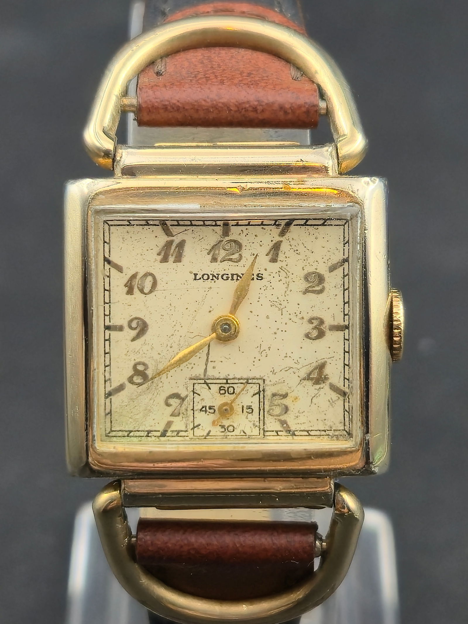 Longines 10L D-Lug Art Deco 25mm 10K Gold Filled – 1944: This 1944 Longines Art Deco square wristwatch features the desirable 10L manual-wind movement and rare D-lug case design. The watch is untested and offered as found. The 10K gold filled case shows hon