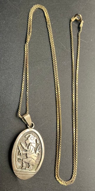 Vintage Native American Hopi Corn Dancer Man Necklace Pendant & Chain .925 18.26g: A wonderful vintage silver Native American Hopi Corn Dancer pendant that measures appx 1 5/8” from top of attached loop to bottom. A nice heavy piece. Included is a chain that measures appx 29&r