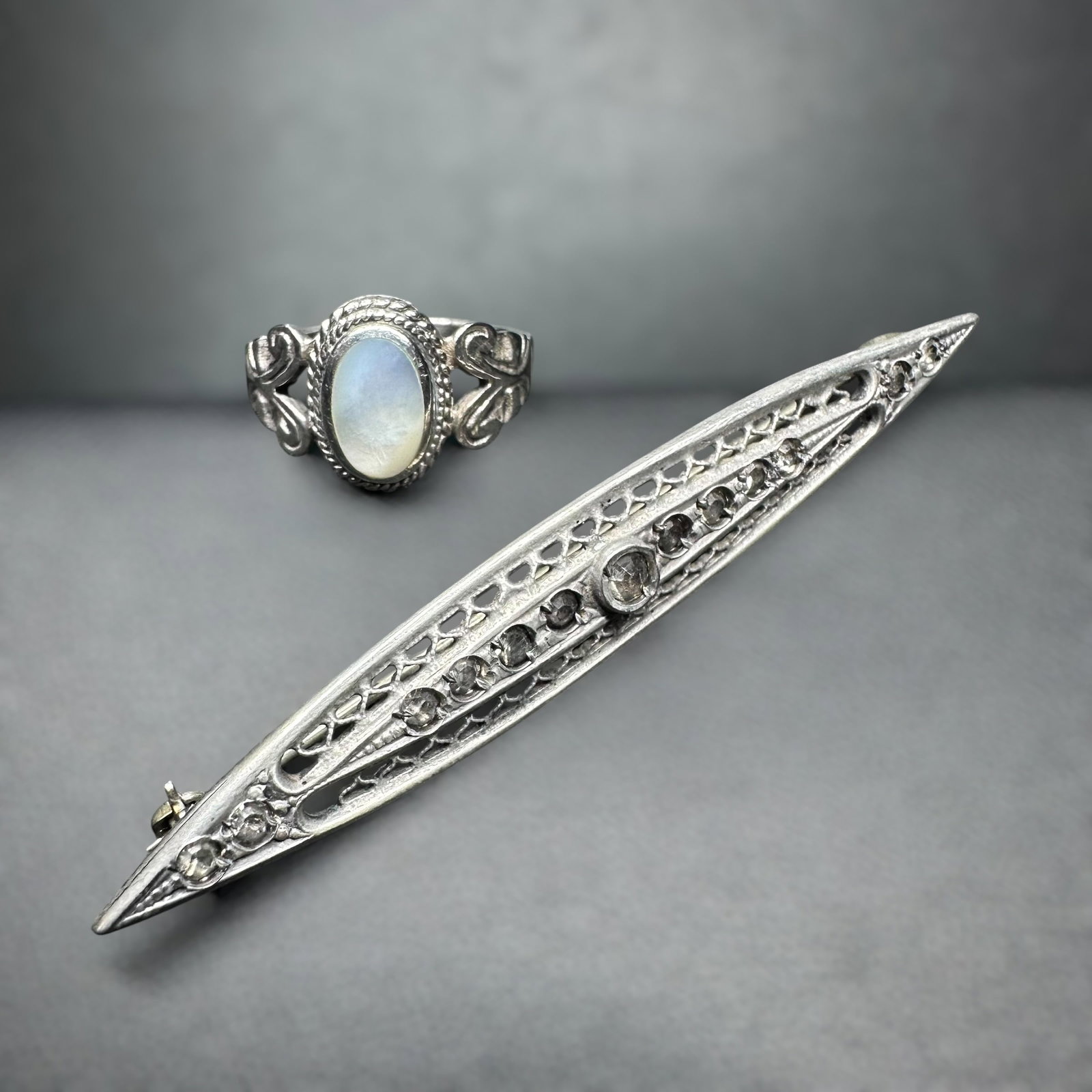 3g 925 Sterling Silver Mother Of Pearl Ring & Victorian Brooch Lot: 3g 925 Sterling Silver Mother Of Pearl Ring & Victorian Brooch Lot:Brand/Model: Ring marked “925 NF.” Brooch marked “STERLING.” Makers/artisans unidentified.Manufacturer Location: Thai
