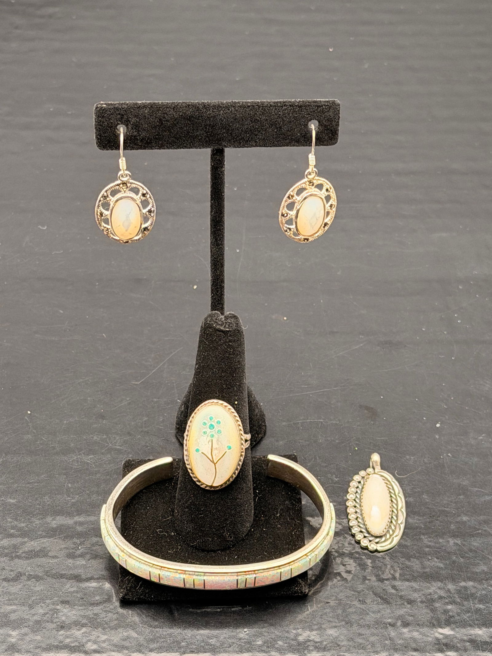 Vintage 925 Sterling Silver Jewelry Lot – Earrings, Bracelet, Ring & Pendant – 39g (1 of 11)