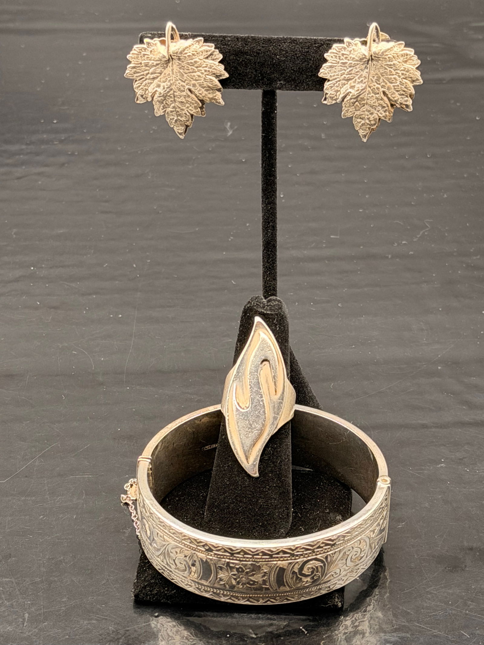 Vintage Sterling Silver Set – Leaf Earrings, Etched Bangle, Modernist Flame Ring – 47g (1 of 8)