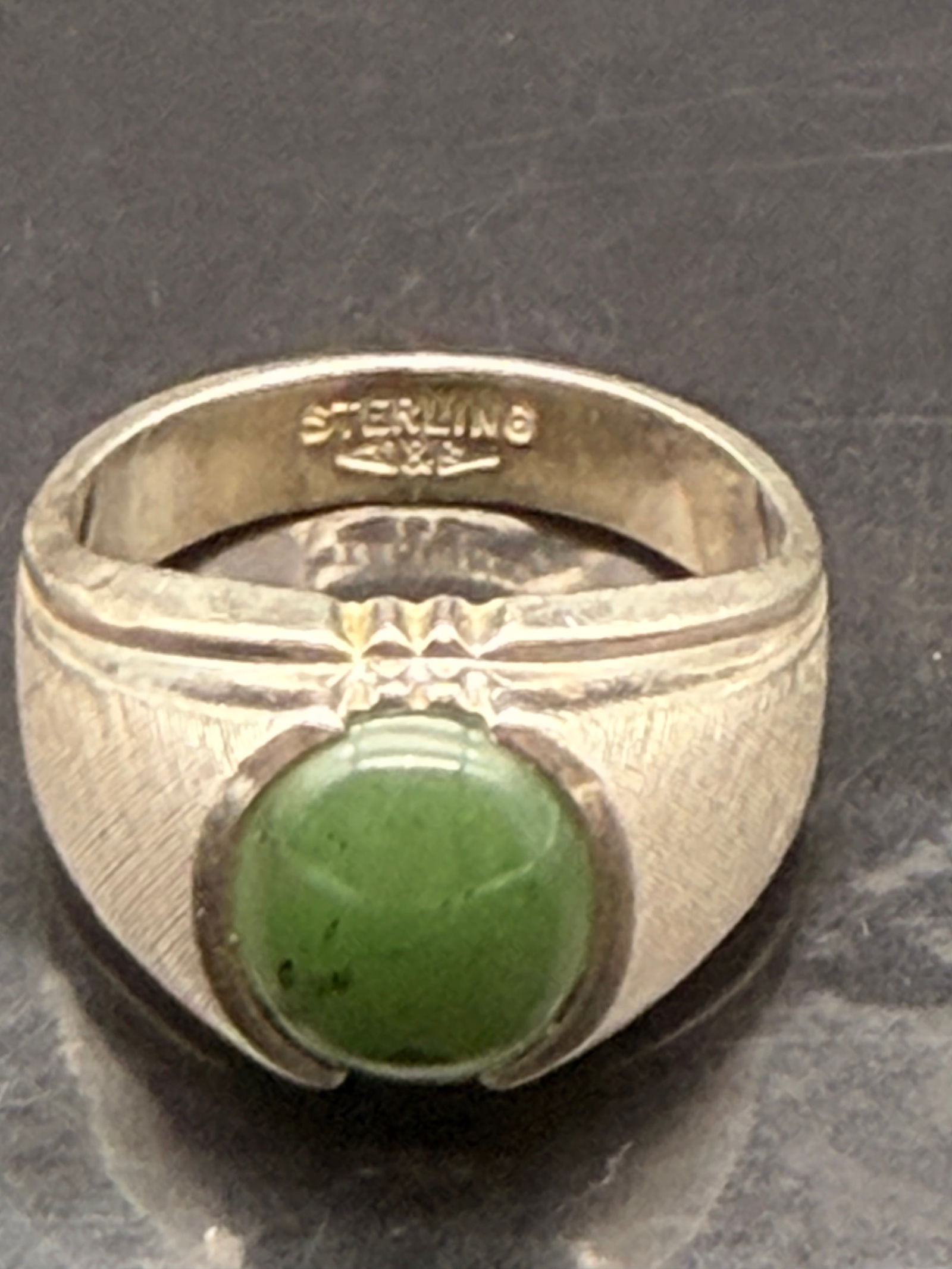 Vintage Sterling Silver Green Jade Ring – 12g (1 of 6)