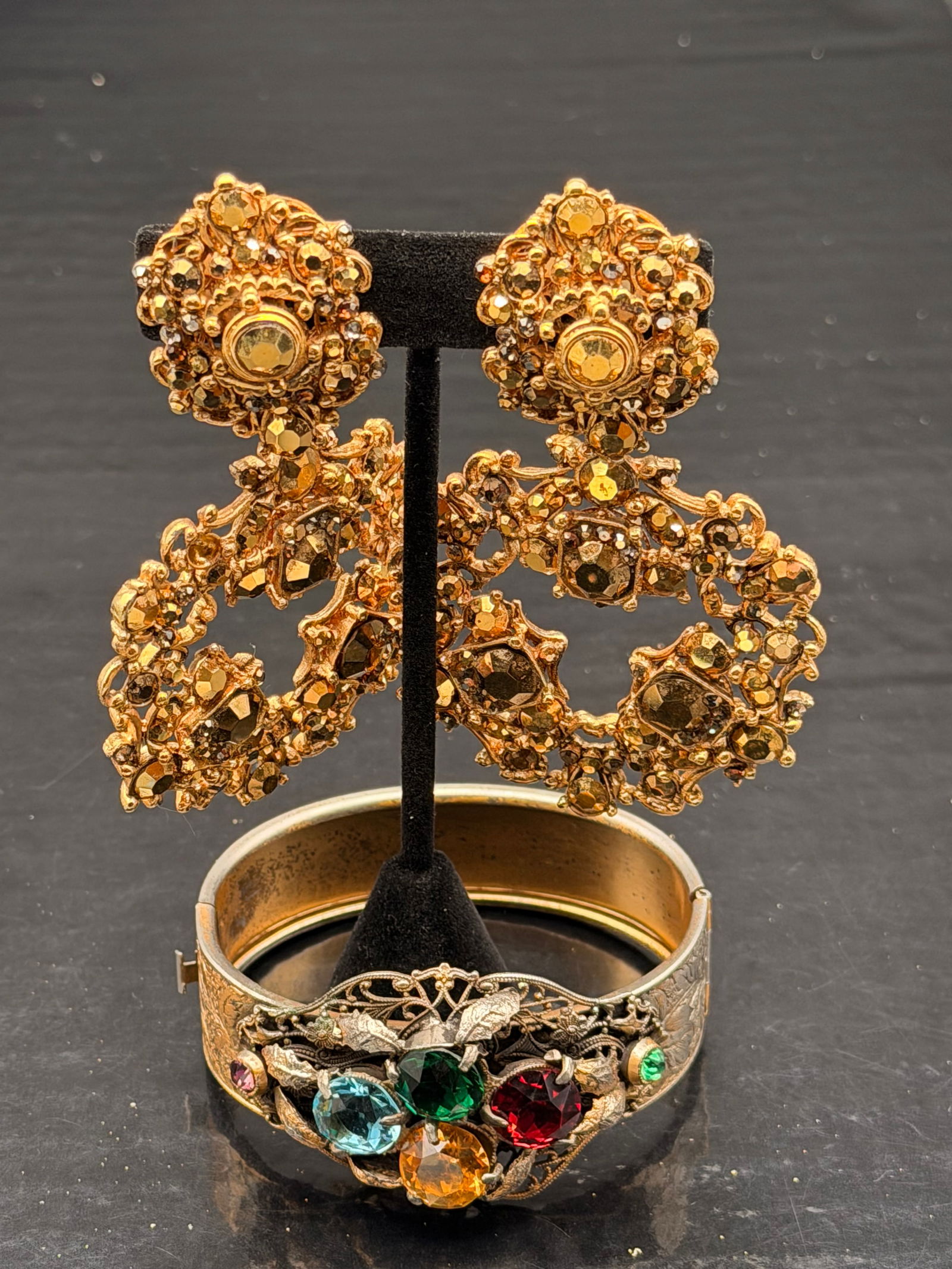 Vintage Gold-Tone Statement Set – Oversized Crystal Earrings & Jeweled Cuff Bracelet – 117g (1 of 9)