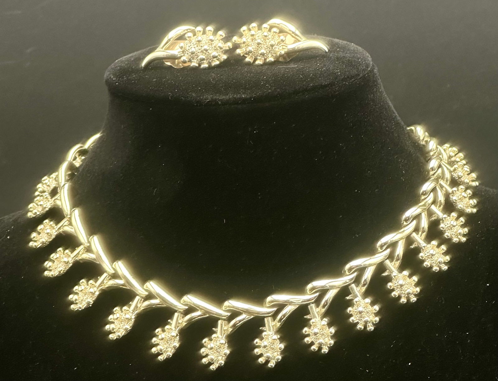 Vintage Bergère Gold-Tone Floral Necklace & Clip-On Earrings Set: Beautiful vintage Bergère signed set. Gold-tone floral necklace with matching flower clip-on earrings. Elegant mid-century design, bright finish, and well-made. Light wear from age, overall great con