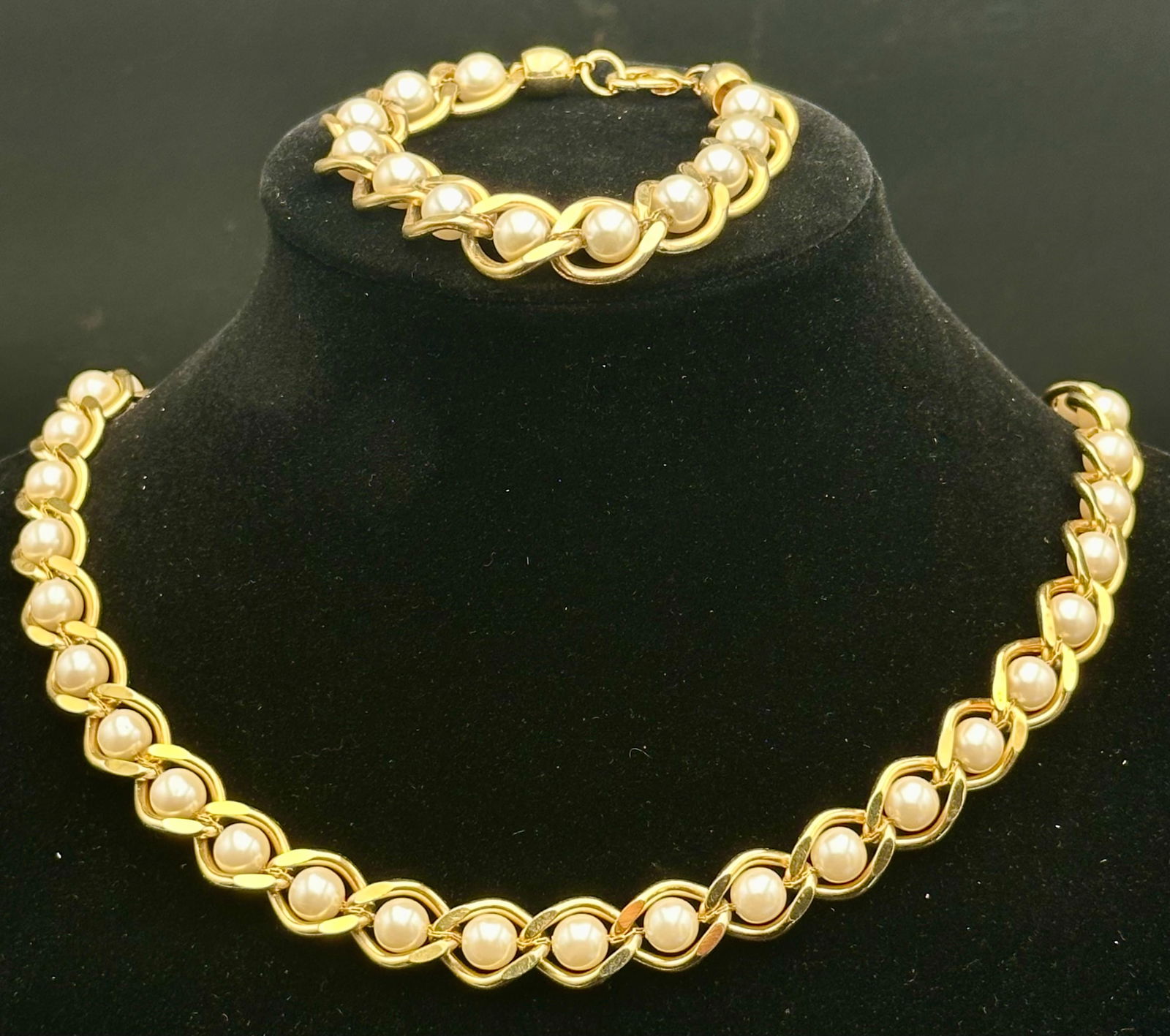 Vintage Gold-Tone Pearl Necklace & Bracelet Set (1 of 13)