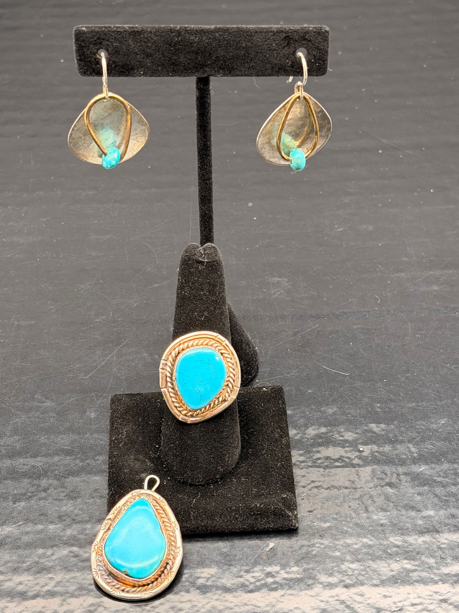 Navajo Style Sterling Turquoise Lot – Earrings, Ring & Pendant – 21g (1 of 10)