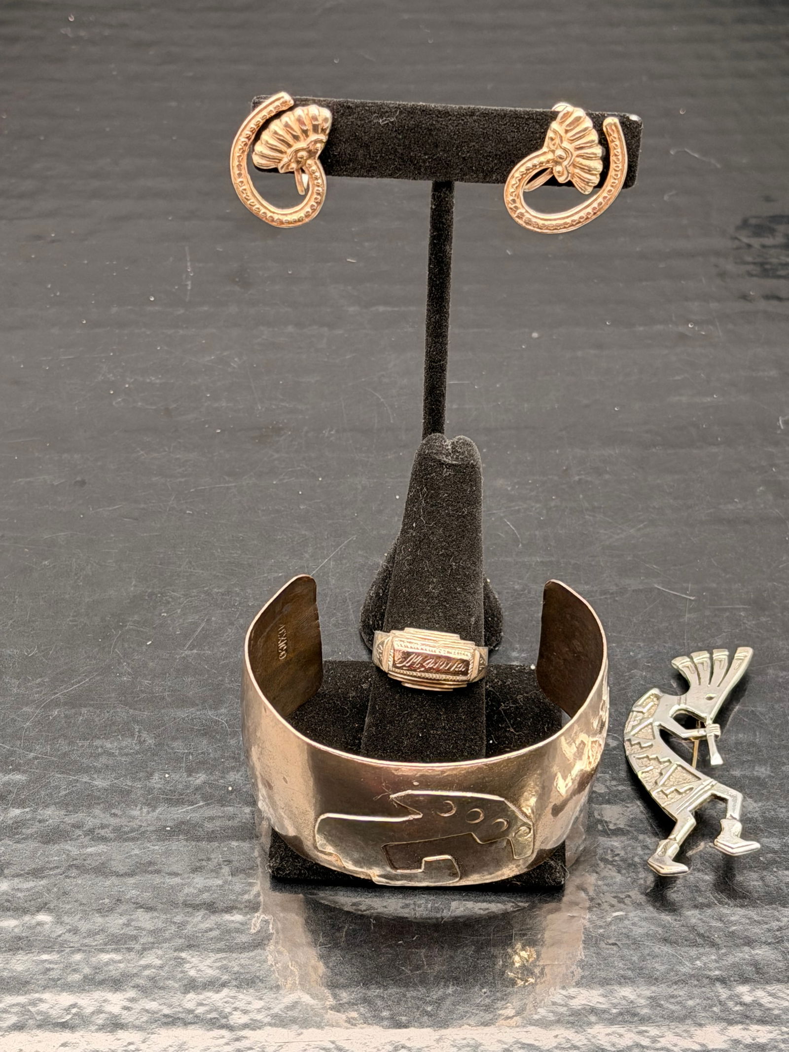 Navajo Sterling Silver Kokopelli Jewelry Set – Cuff, Earrings, Ring & Brooch (49g) (1 of 13)