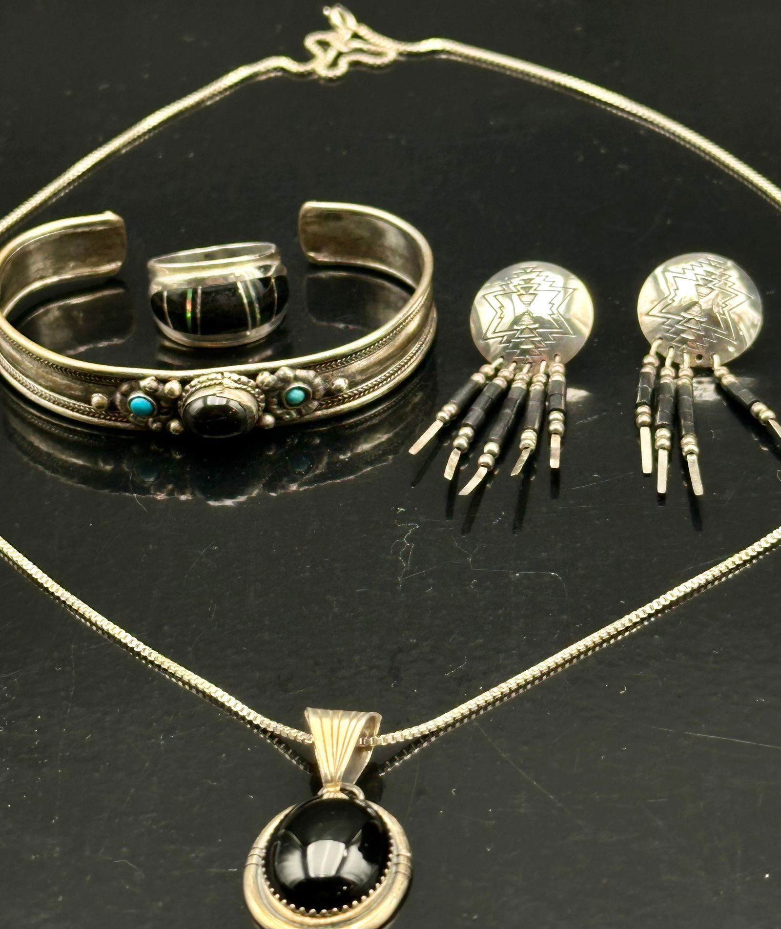 Vintage Native American Sterling Silver Jewelry Set – Onyx Pendant Necklace, Turquoise Cuff (1 of 20)