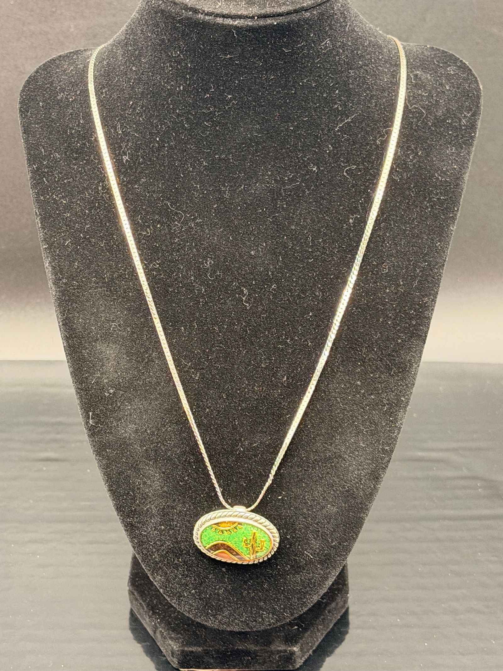 Southwest Navajo-Style Sterling Silver Inlay Pendant Necklace – Desert Scene – 19g (1 of 6)