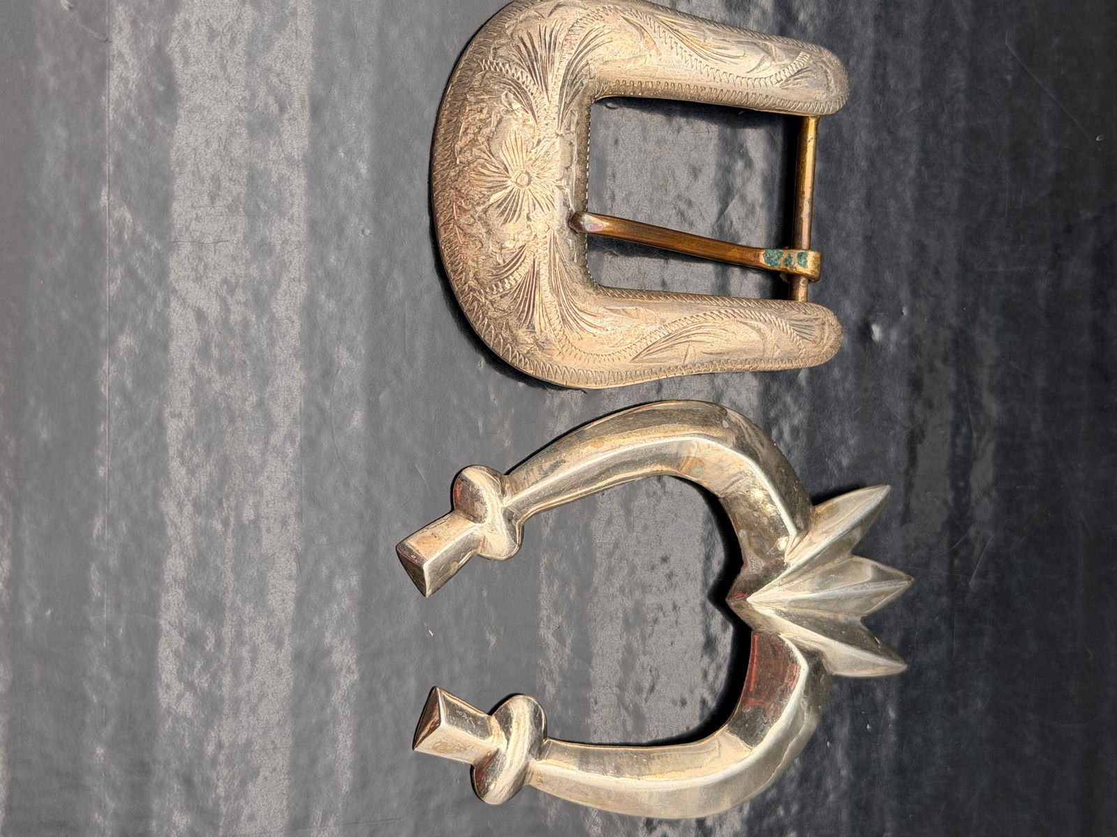 Vintage Southwestern Sterling Belt Buckle Set – Hand-Engraved & Heavy 64g: Beautiful vintage Southwestern belt buckle set, handcrafted in sterling silver with classic hand-engraved floral and geometric designs. The set includes two matching buckle pieces with detailed toolin