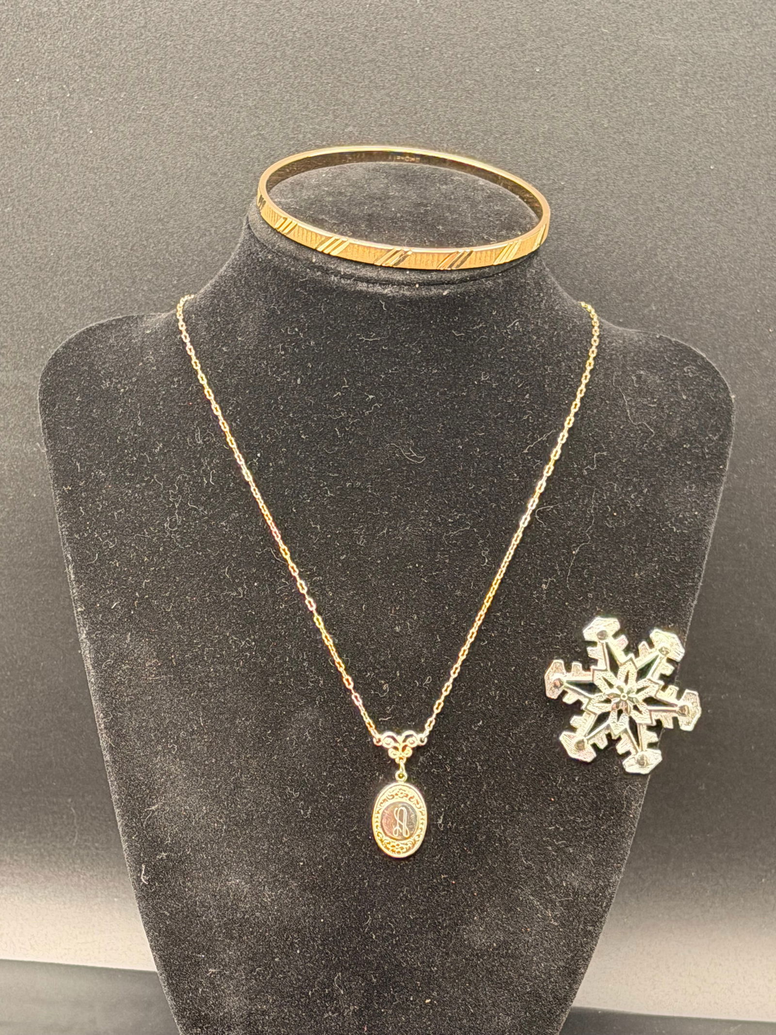 Vintage Gold & Silver-Tone Jewelry Lot – Bangle, Necklace & Snowflake Brooch (1 of 10)