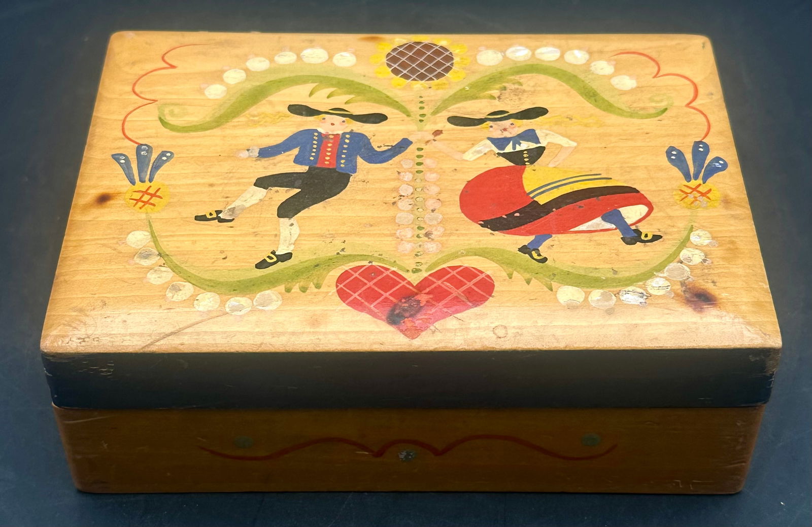 Vintage German Folk Art Painted Wooden Trinket Box: Vintage hand-painted German wooden trinket box in traditional Bauernmalerei (folk art) style, featuring a dancing couple, floral designs, and heart motif. Original shop label on the bottom from Albert