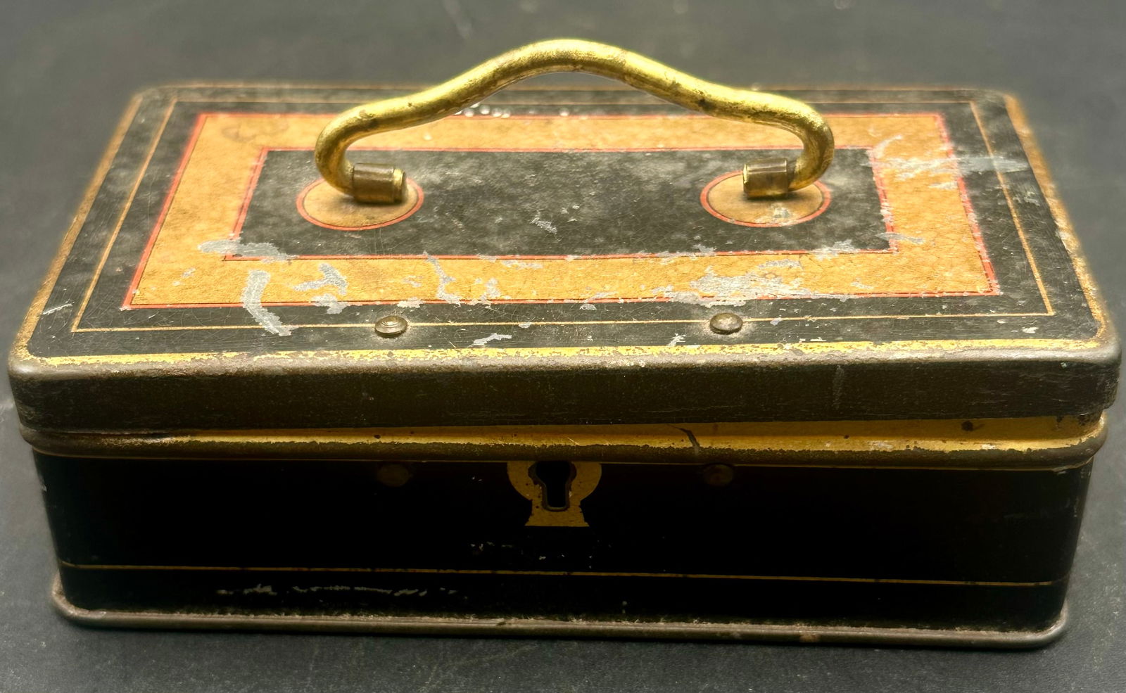 Antique Brook’s Soft Finish Spool Cotton Advertising Tin Box (1 of 10)