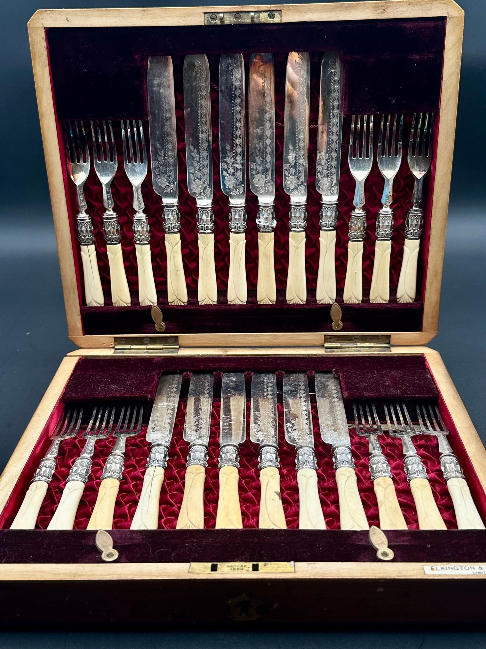 Antique Elkington & Co Silverplate Dessert Knife & Fork Set w/ Ivorine Handles – c.1900 (1 of 19)