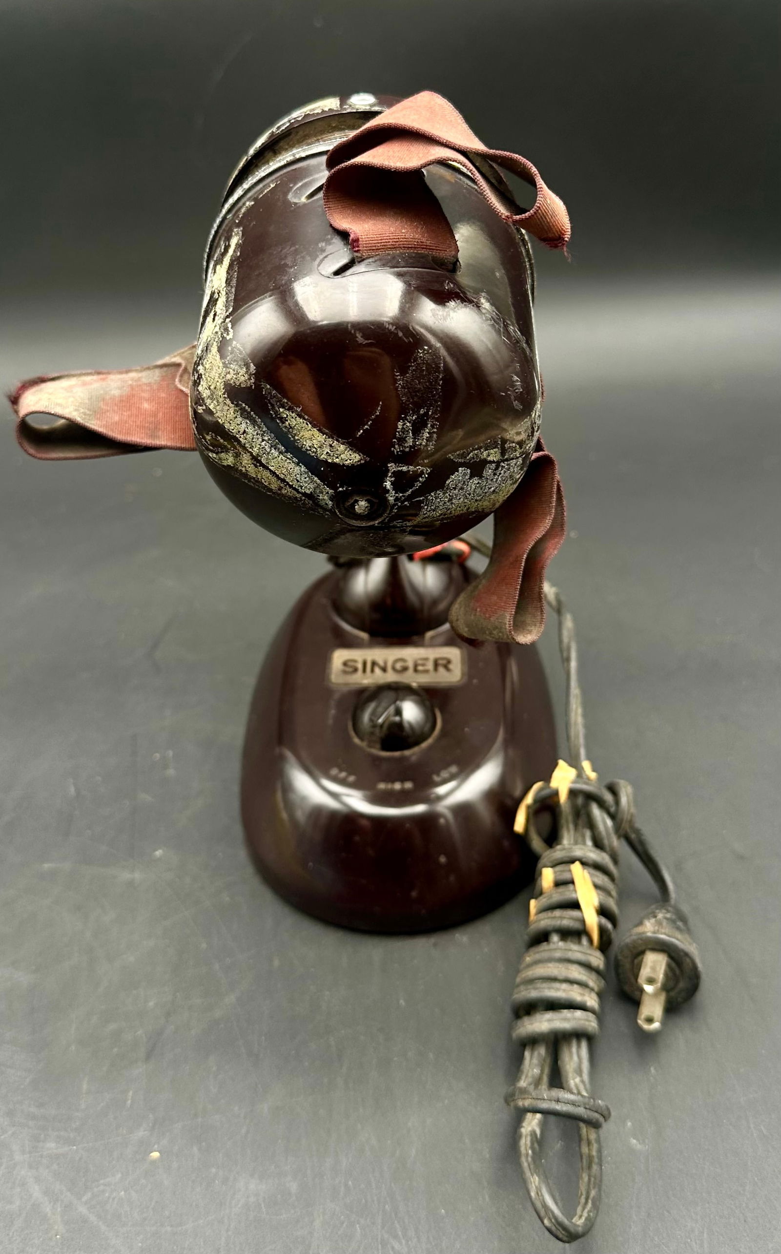 Vintage Singer “Ribbonaire” Bakelite Electric Fan – Model 6-1 – As Is (1 of 16)