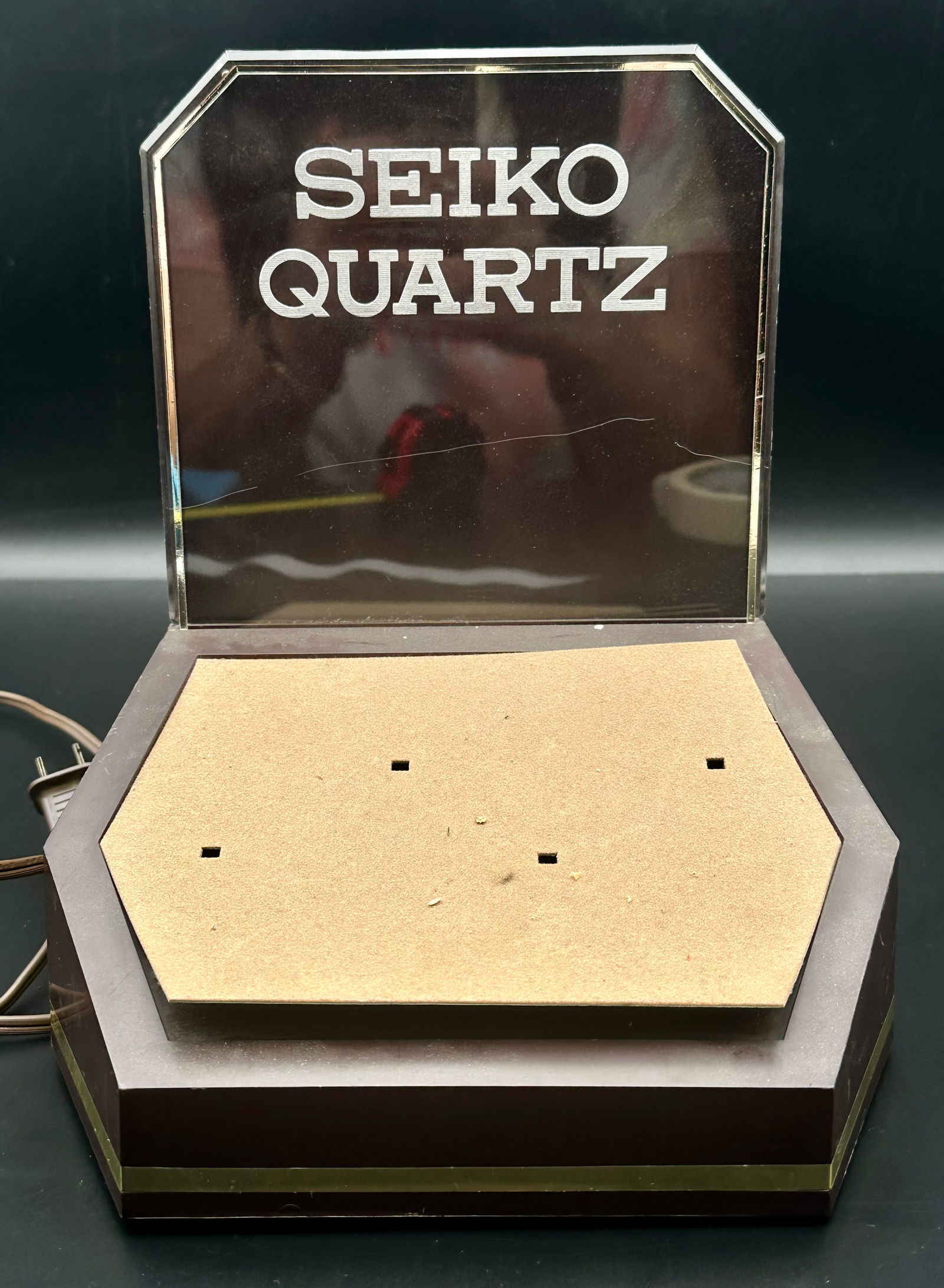 Vintage Seiko Quartz Lighted Watch Display: Vintage Seiko Quartz illuminated countertop display used in jewelry and watch retailers, circa 1970s–1980s. Features a clear acrylic “SEIKO QUARTZ” backlit sign with angled display base desi