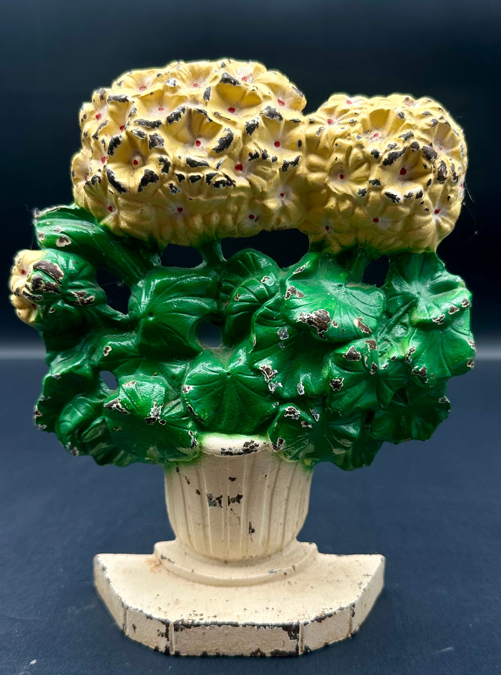 Hubley Flower pot doorstop 488 marked on back, Yellow Primrose or Geraniums, Chippy style, Farmhouse (1 of 7)