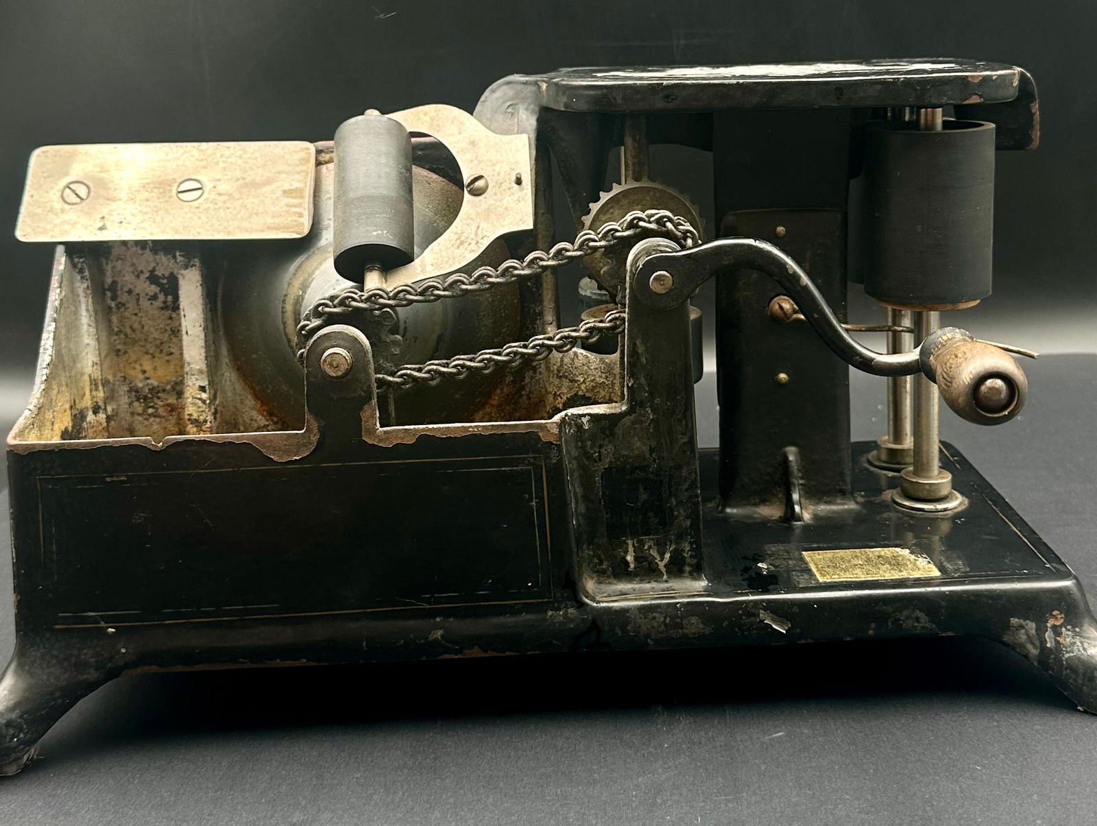 ANTIQUE REYNOLDS ENVELOPE SEALER MACHINE – CAST IRON HAND-CRANK c. 1900 (1 of 20)