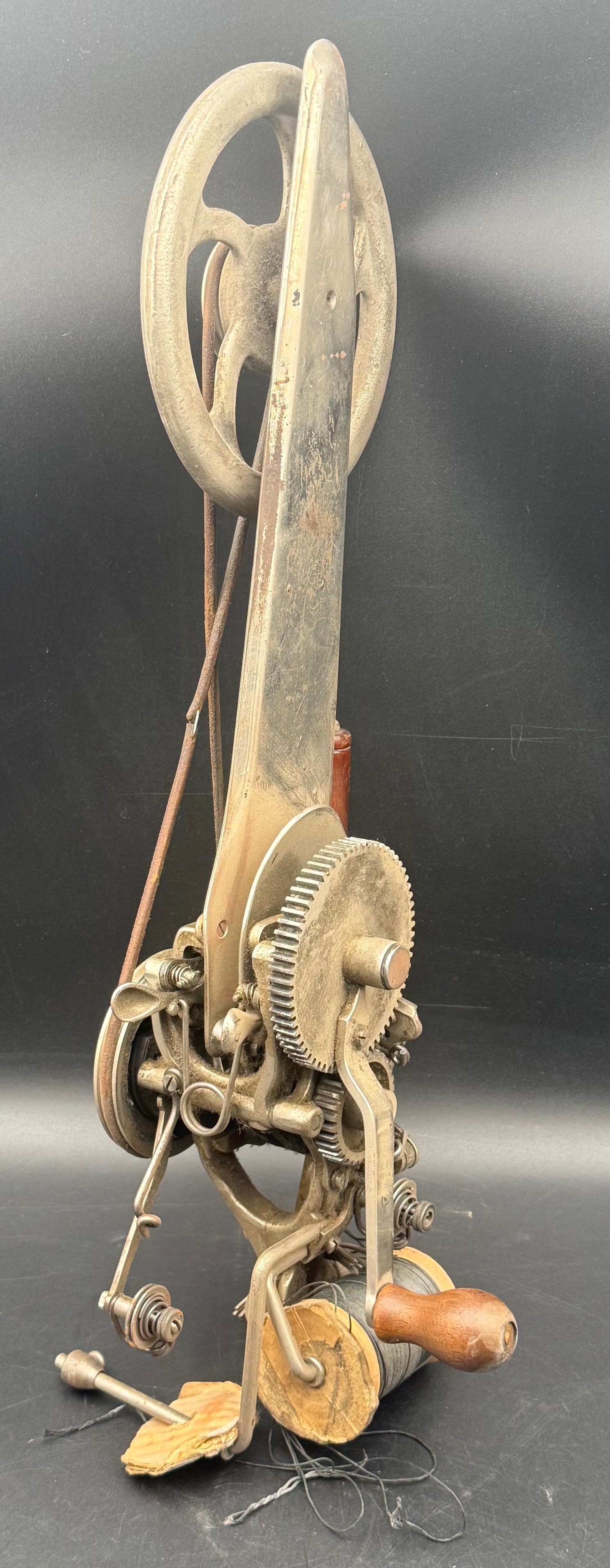 ANTIQUE INDUSTRIAL SINGER CARPET STITCHER SEWING MACHINE 35-2 (1 of 15)