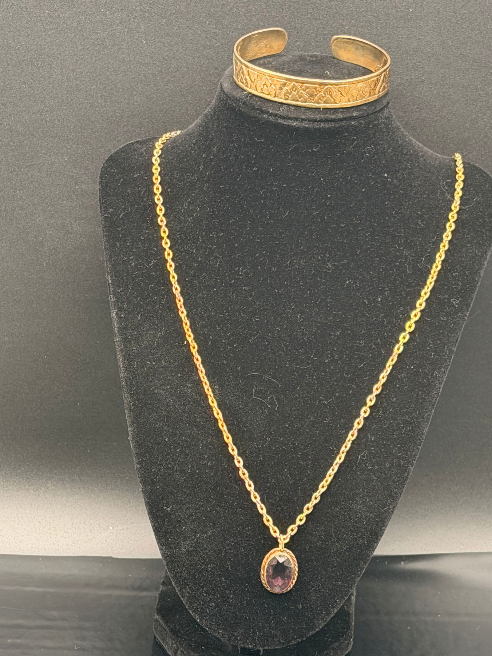 Vintage Gold-Tone Cuff Bracelet & Faceted Purple Stone Pendant Necklace (31g) (1 of 8)