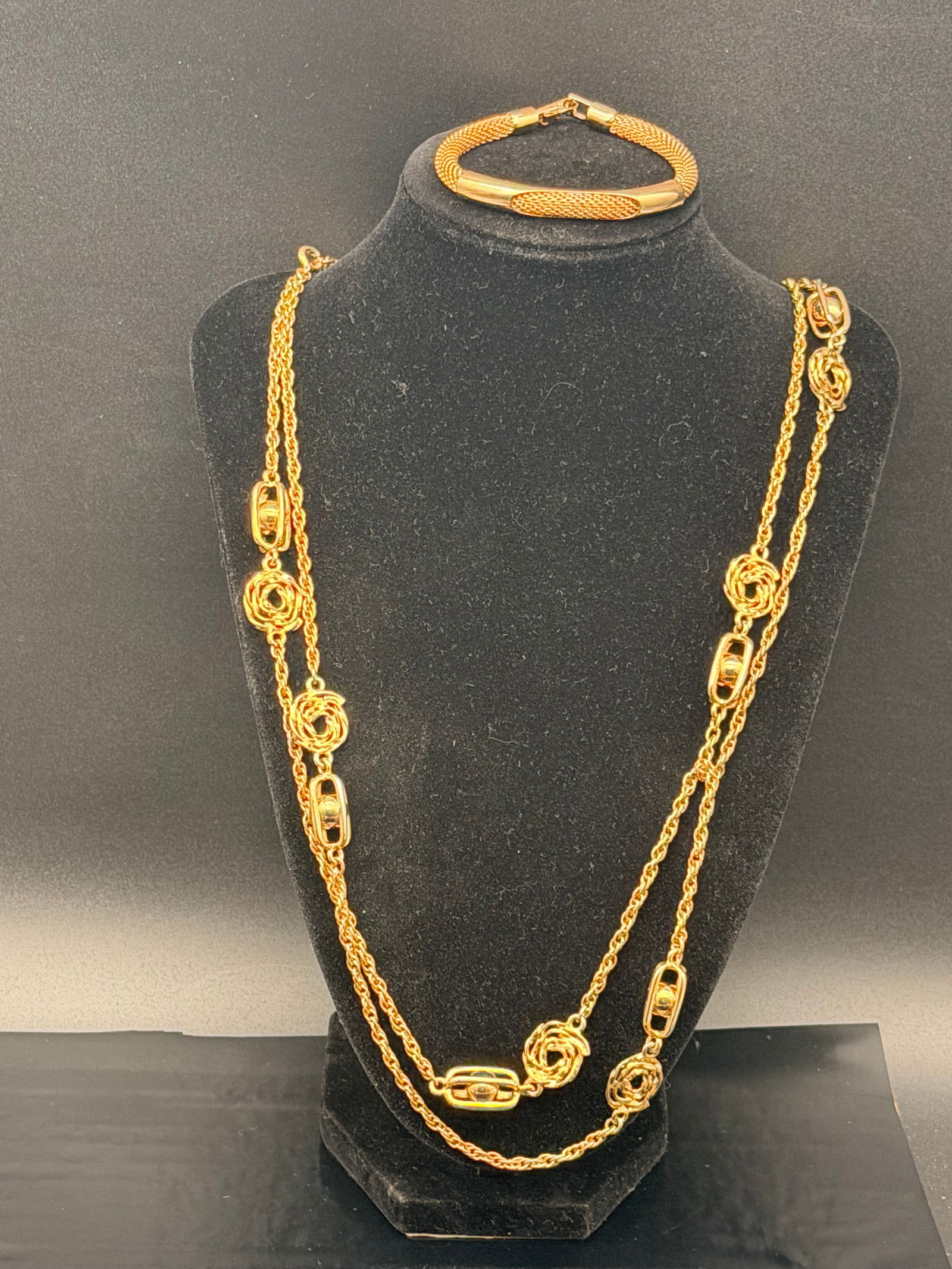 Vintage Gold-Tone Necklace & Bracelet Set (55g) (1 of 7)
