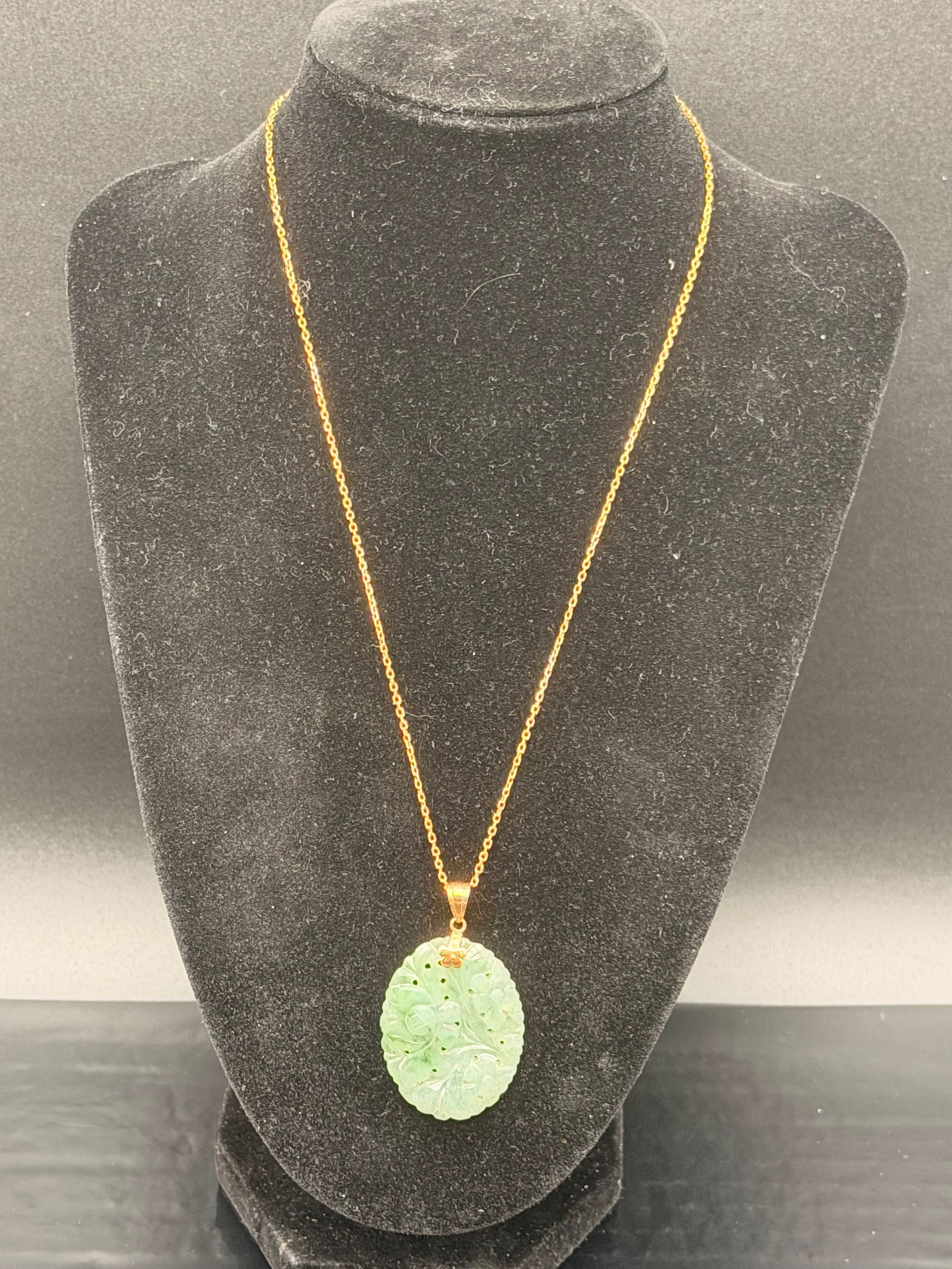 Vintage Carved Jade Pendant Necklace (1 of 4)