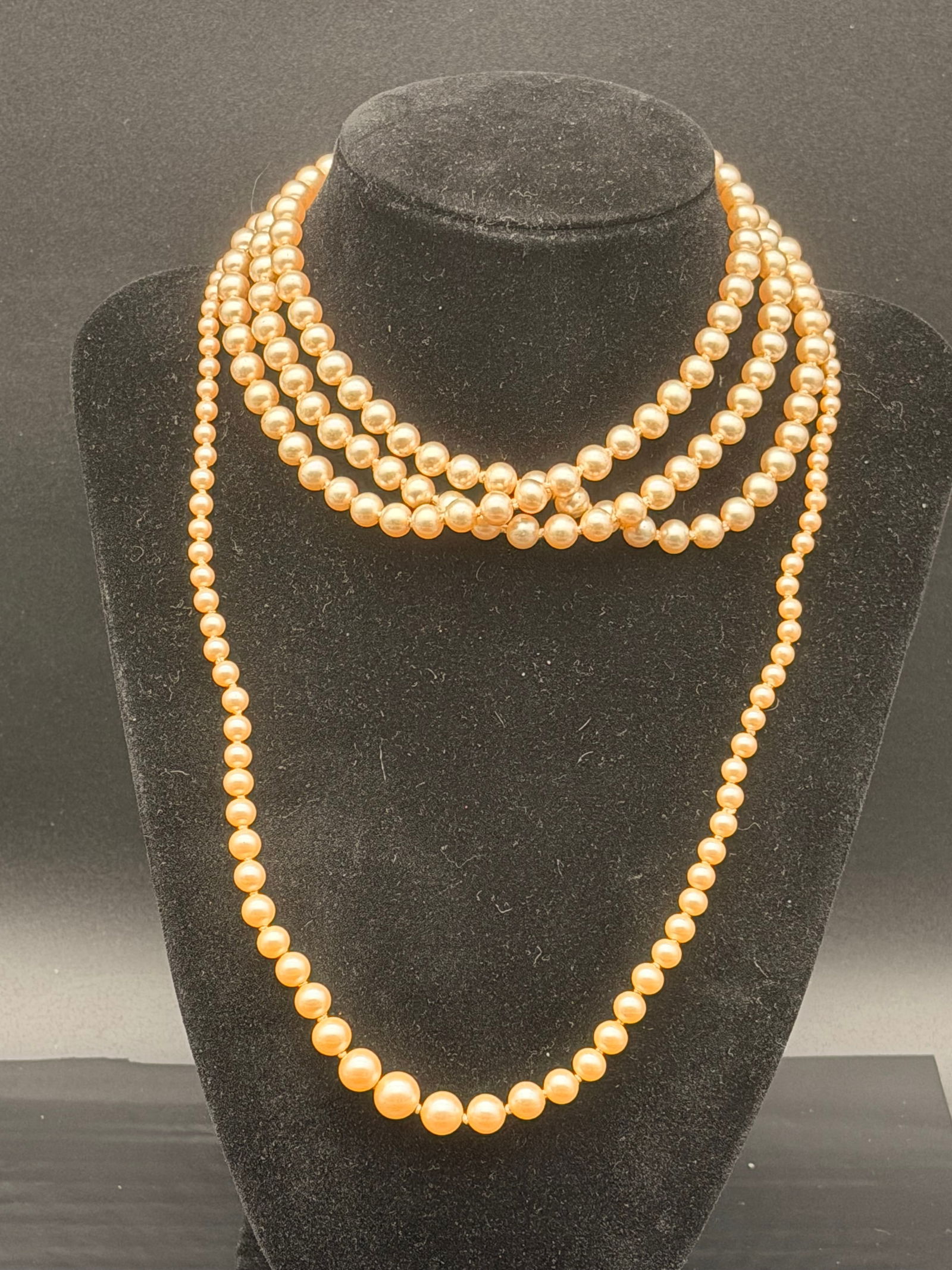 2 Vintage Champagne Faux Pearl Long Necklace – Elegant Layering Strand 64g: Beautiful vintage faux-pearl necklace featuring warm champagne-gold tone beads with a soft lustrous finish. Can be worn as a single long strand or doubled for a fuller layered look.
