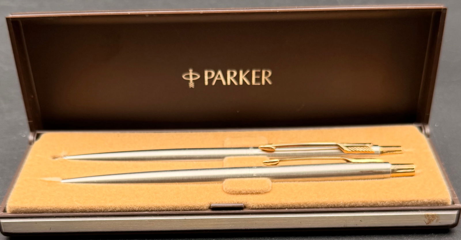 Vintage Parker Pen & Pencil Set – Brushed Stainless Steel with Gold Trim – Original Parker Case (1 of 6)