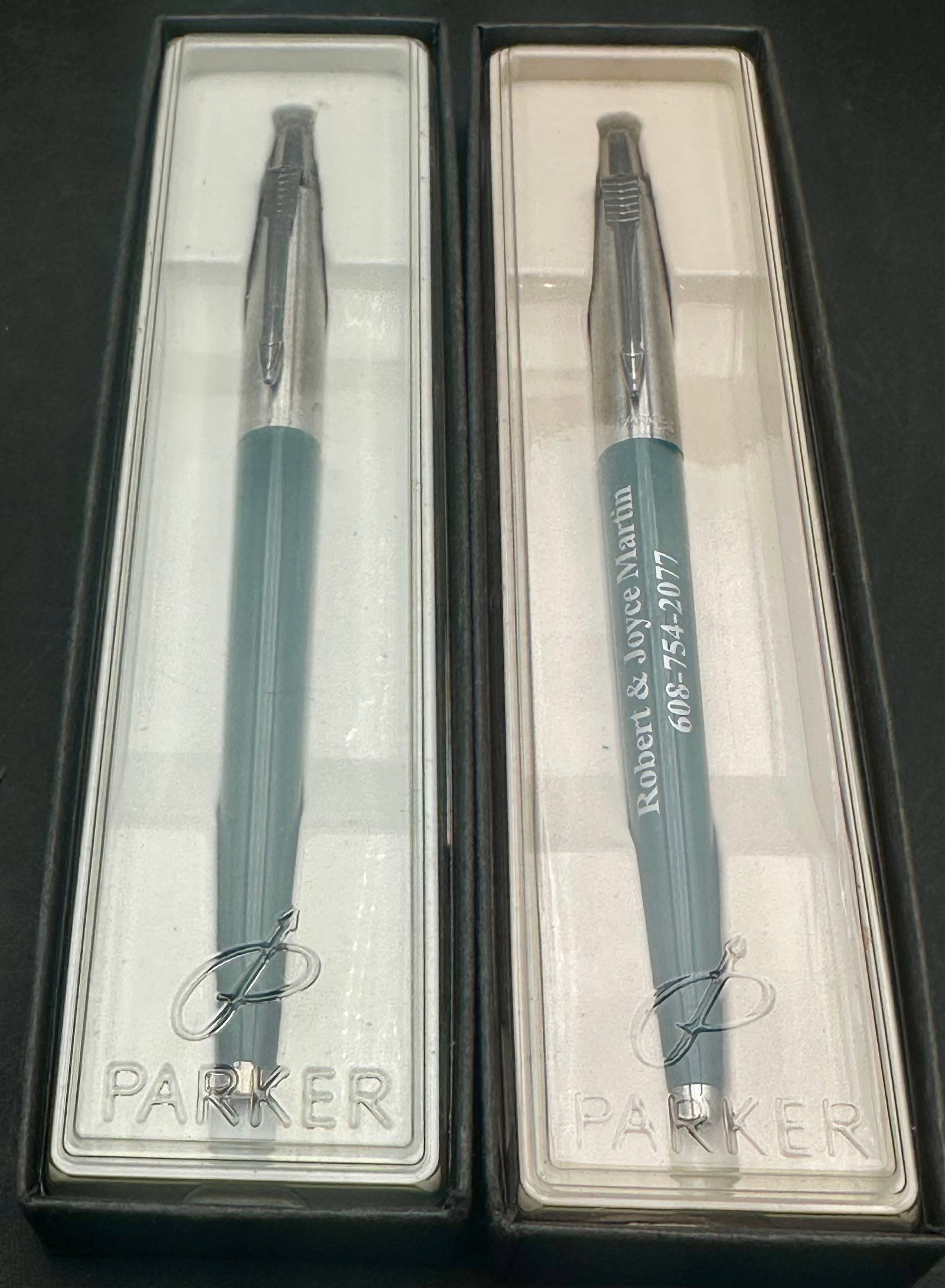 Pair of Vintage Parker Green Ballpoint Pens – Working – Boxed: Lot of 2 vintage Parker ballpoint pens in green barrels with stainless steel caps and classic Parker arrow clips. Both pens are working, click mechanisms operate smoothly. Includes original Parker pla