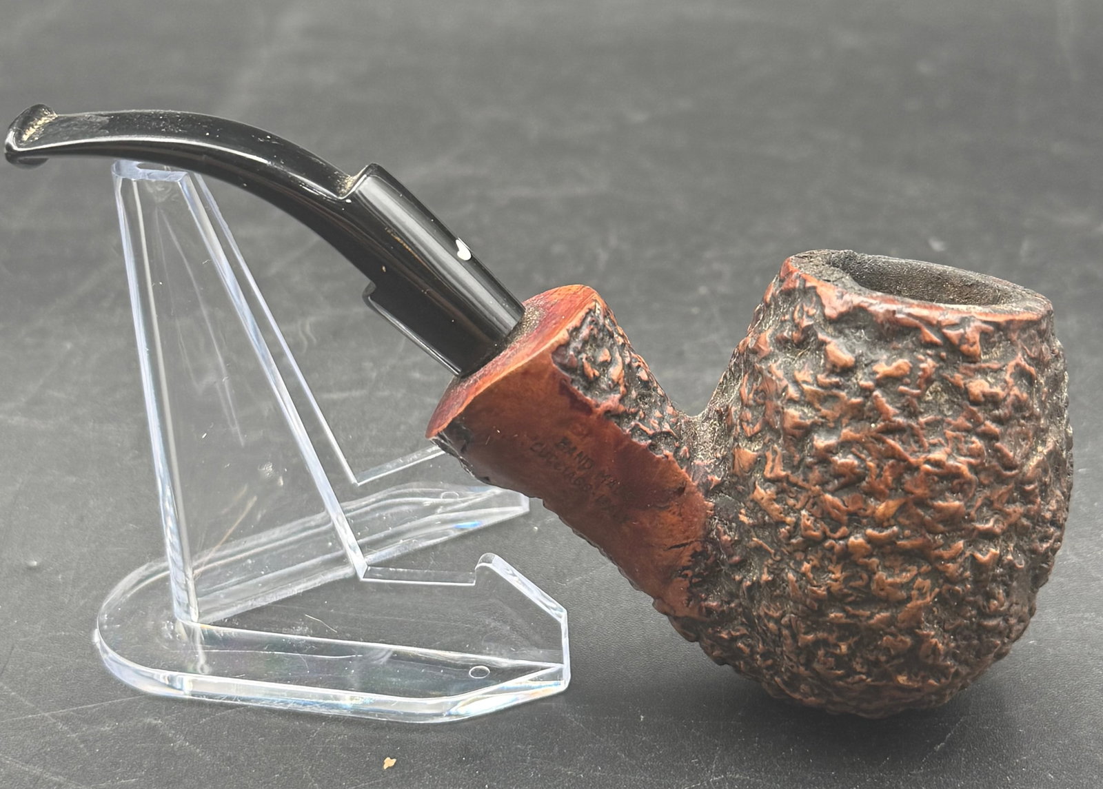 Vintage Caminetto tobacco pipe: Caminetto tobacco pipe, a brand originating from Italy. The pipe is stamped with the brand name in a script font and the number "8-LOS".