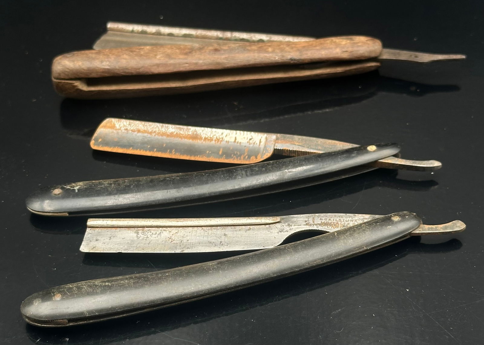 Lot of 3 Vintage Straight Razors – T.O. Brewer, Dahlgren Eskilstuna, 19th C. Wood Handle – As-Is (1 of 9)