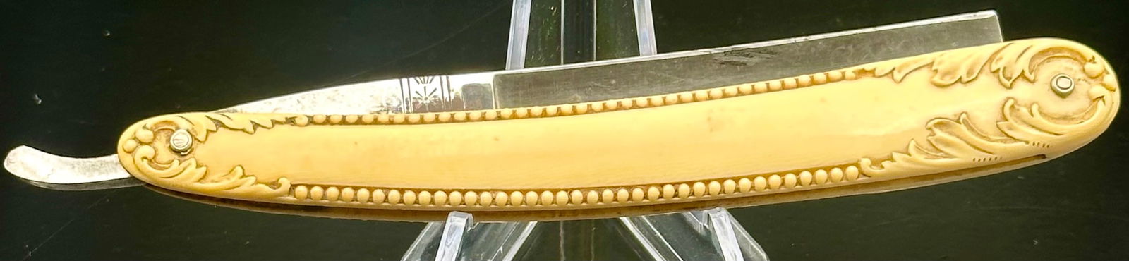 Vintage Challenge Razor Works Straight Razor – Carved Celluloid Handle (1 of 8)