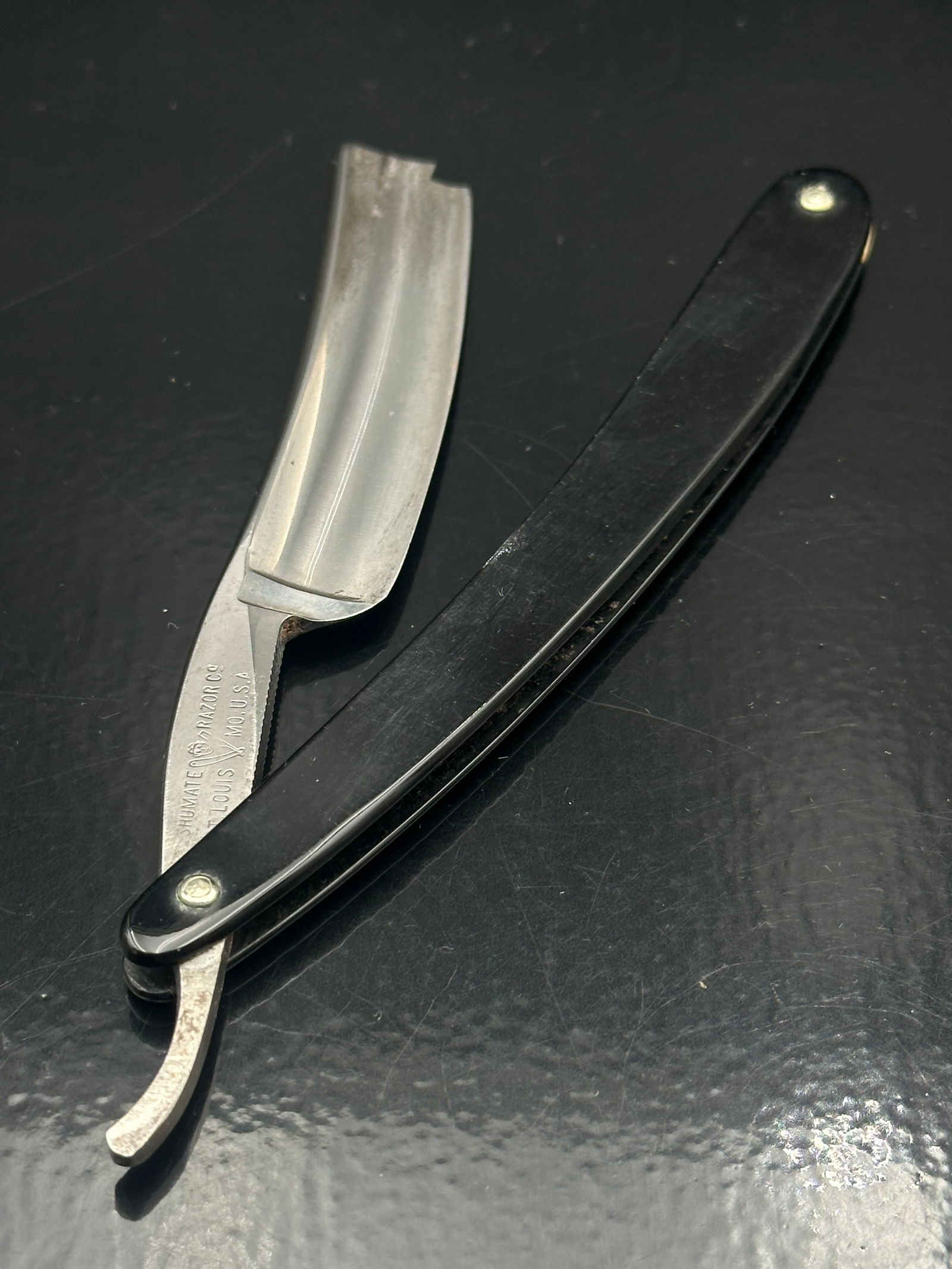 Vintage Shumate’s “Tungsteel” Straight Razor – St. Louis USA – Black Scales – (1 of 7)